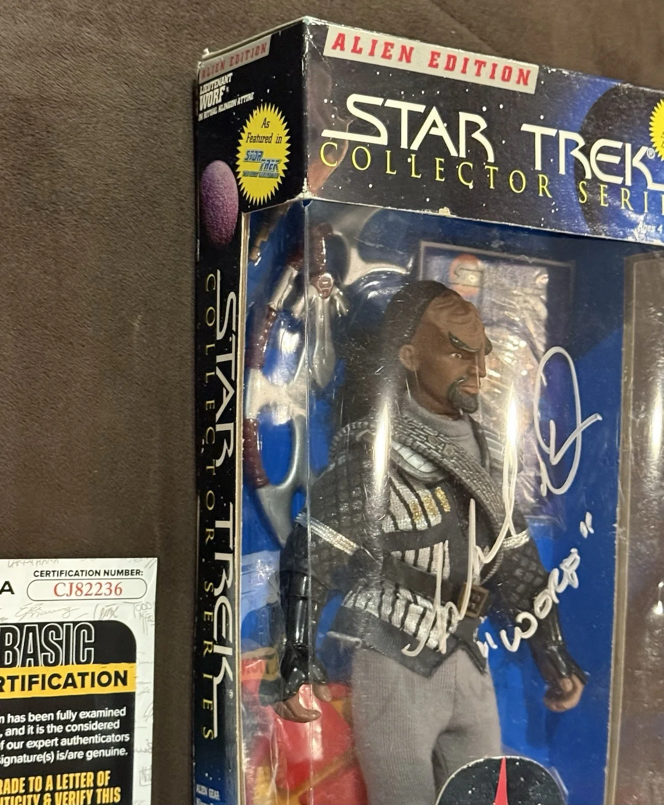 Michael Dorn JSA Signed Worf Star Trek GENERATIONS 12" Action Figure Toy, изображение 4