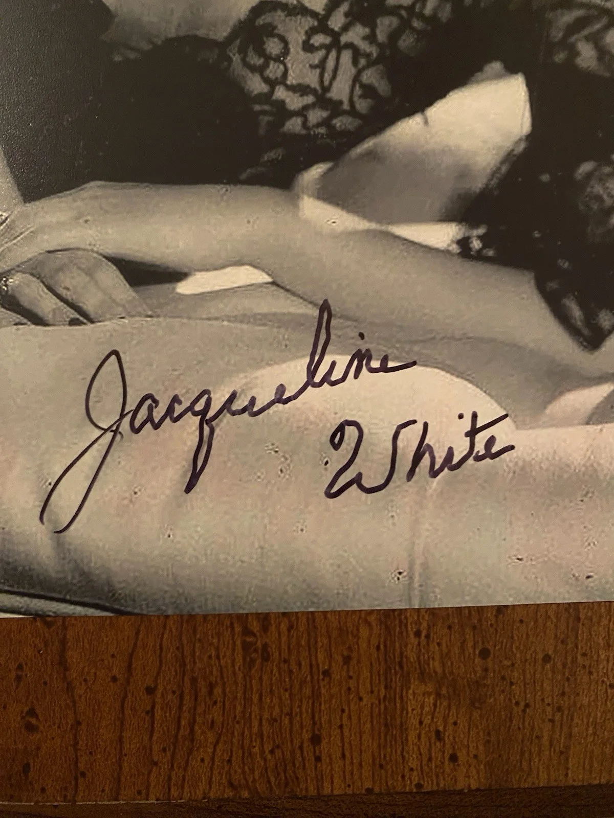 Jacqueline White — Jacqueline White Signed Autographed Photo Crossfire The Narrow Margin Beckett BA, изображение 2