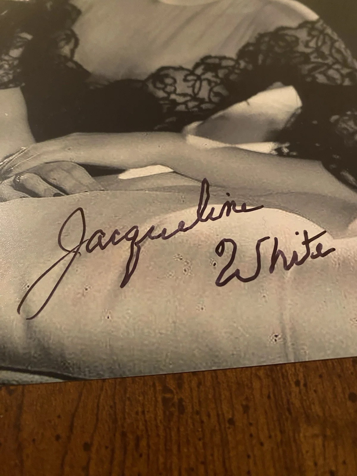 Jacqueline White — Jacqueline White Signed Autographed Photo Crossfire The Narrow Margin Beckett BA, изображение 3