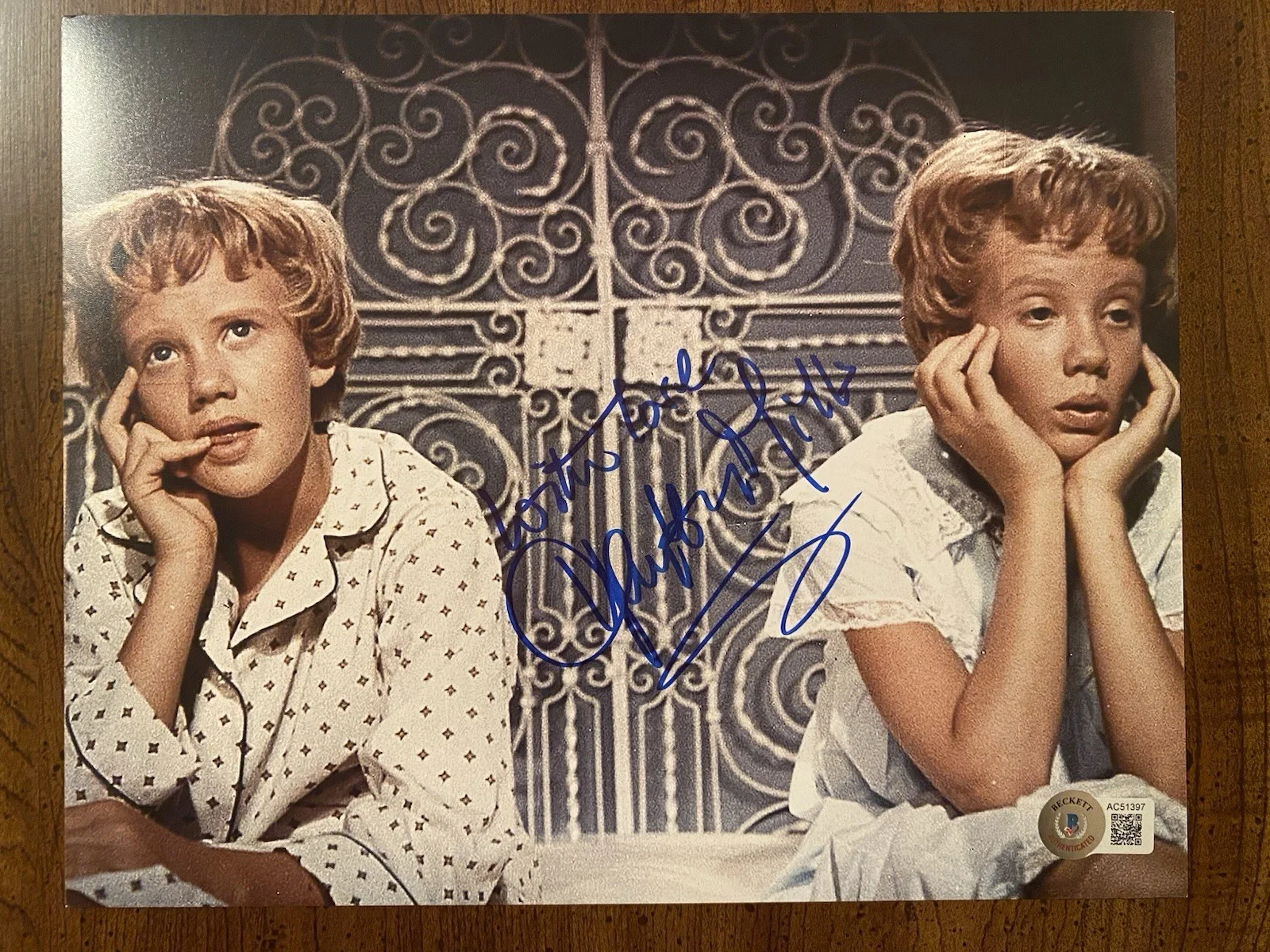 Hayley Mills — Hayley Mills Signed Autographed 10x8 Photo The Parent Trap Twins Beckett BAS