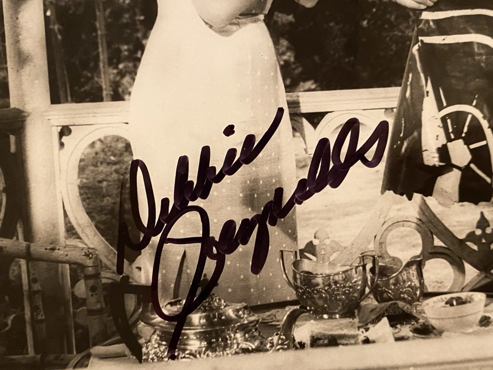 Debbie Reynolds — Debbie Reynolds Signed Autographed Vintage 10x8 Photo With COA The Gazebo, изображение 2