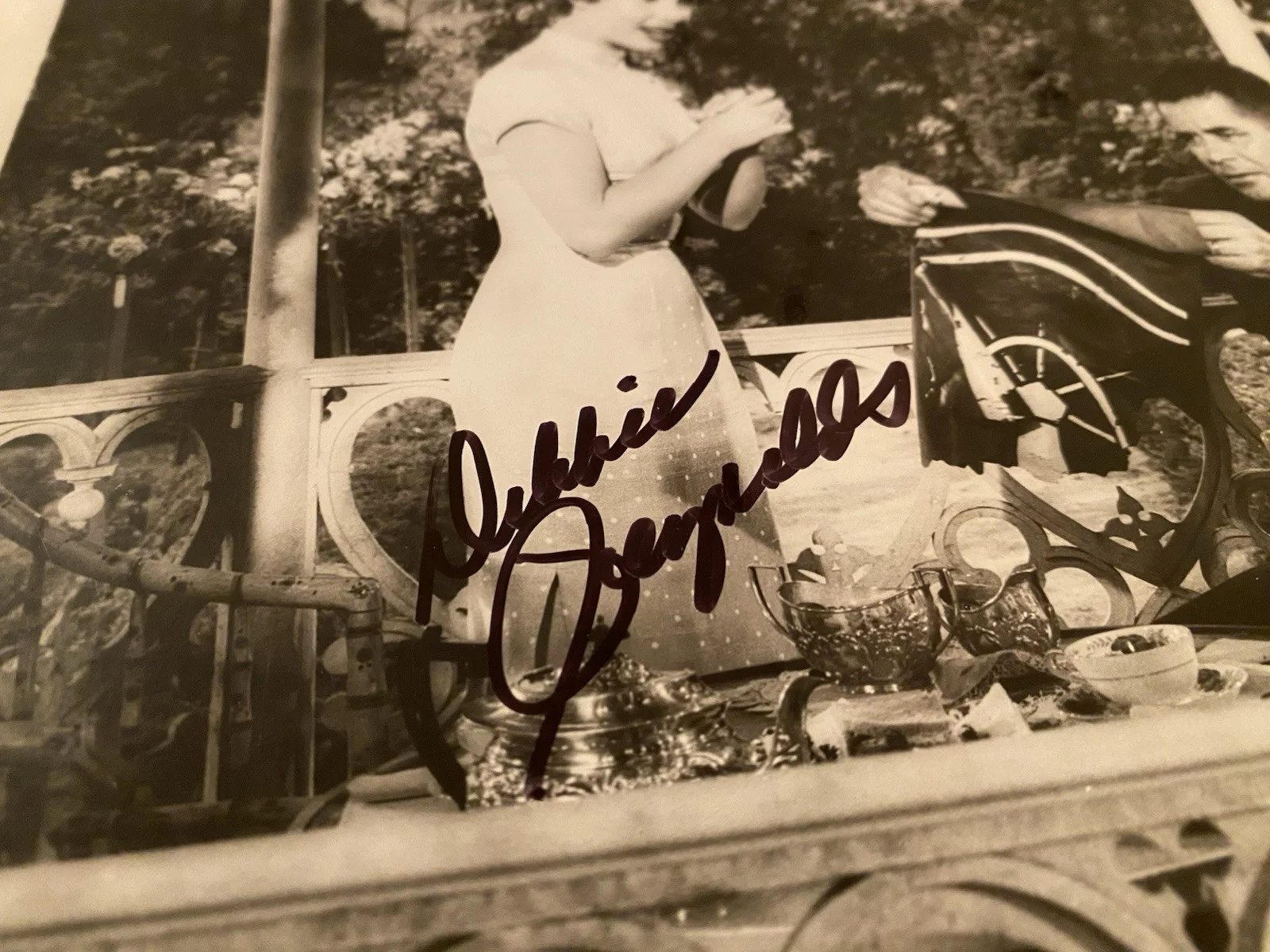 Debbie Reynolds — Debbie Reynolds Signed Autographed Vintage 10x8 Photo With COA The Gazebo, изображение 3