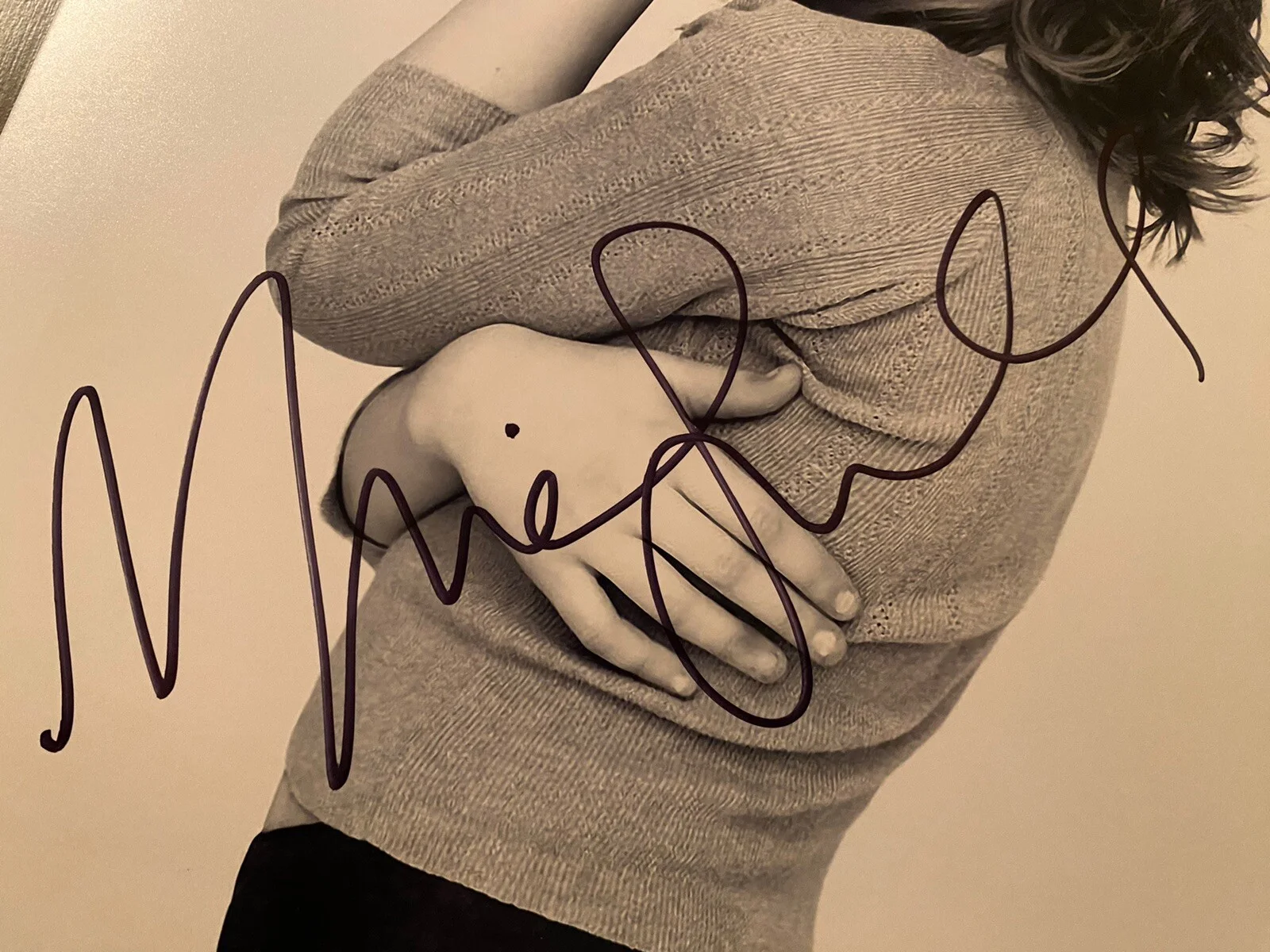 Mina Sundwall — Mina Sundwall Signed Photo Lost In Space Legends Of Tomorrow Jesus Revolution, изображение 2
