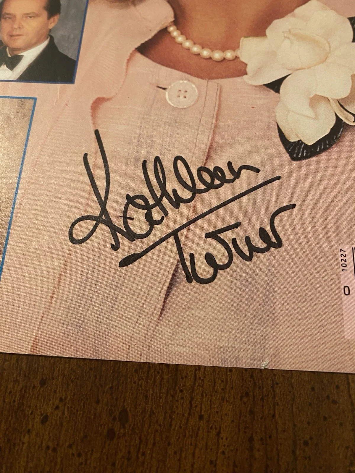 Kathleen Turner — Kathleen Turner Signed Autographed People Magazine Romancing The Stone With COA, изображение 3