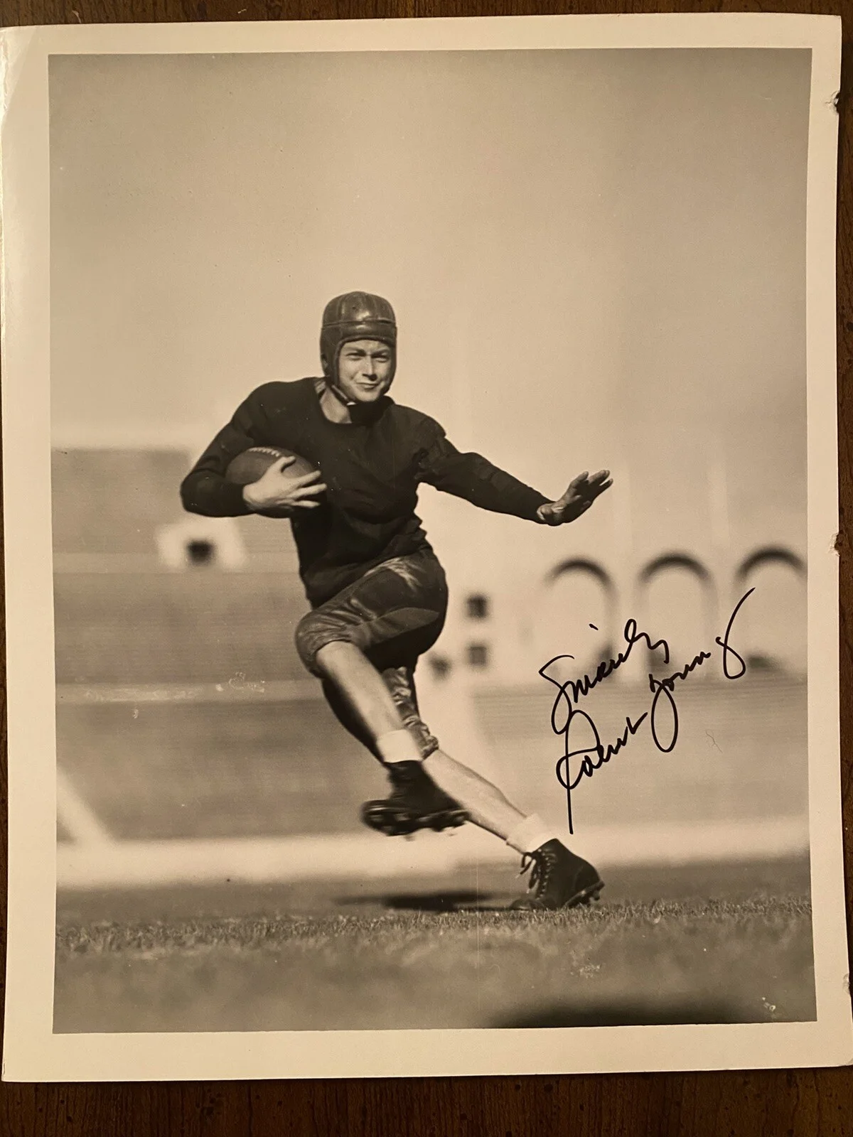 Robert Young — Robert Young Signed Autographed Photo With COA Navy Blue And Gold RARE football