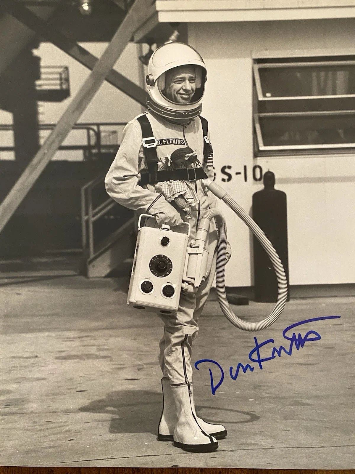 Don Knotts — Don Knotts Signed Autographed 8x10 Photo The Reluctant Astronaut In Person