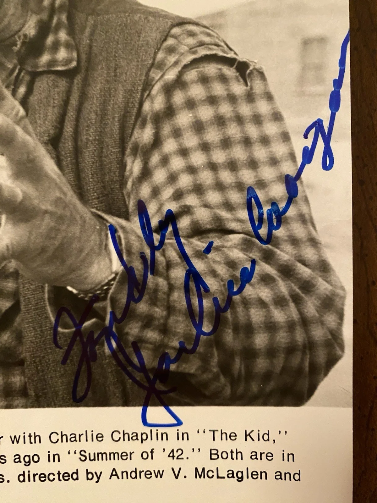 Jackie Coogan — Jackie Coogan Signed Autographed Photo With COA Cahill United States Marshal, изображение 2