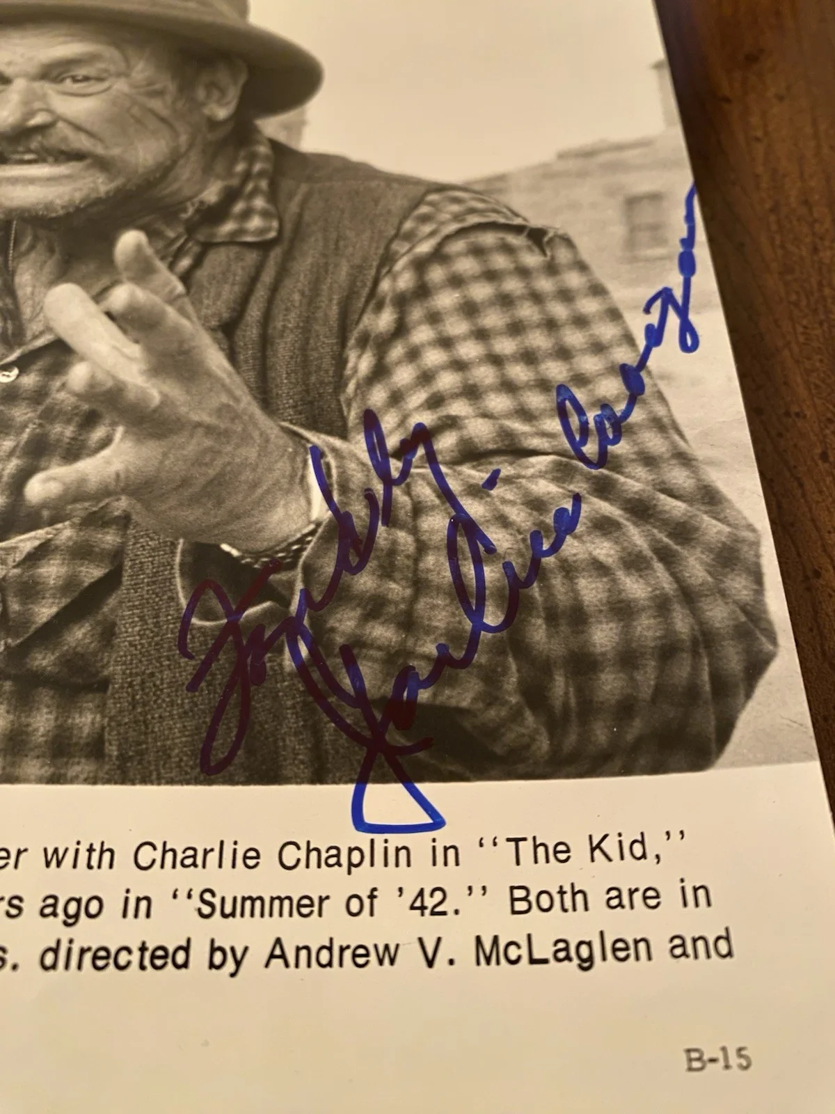 Jackie Coogan — Jackie Coogan Signed Autographed Photo With COA Cahill United States Marshal, изображение 3
