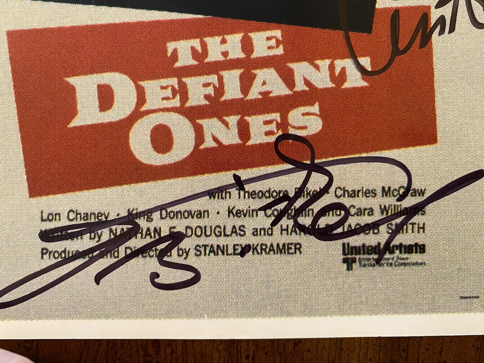 Tony Curtis, Theodore Bikel — Tony Curtis Theodore Bikel Signed Autographed Photo The Defiant Ones With COA, изображение 4