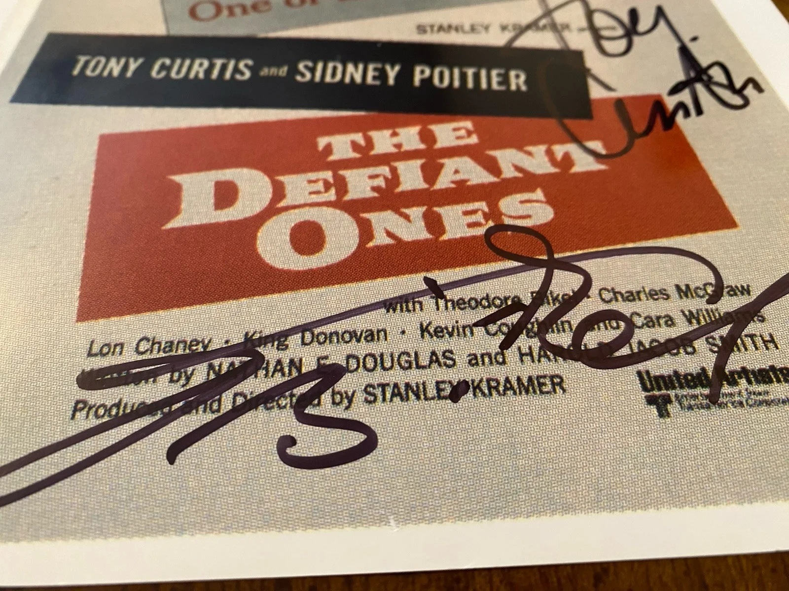 Tony Curtis, Theodore Bikel — Tony Curtis Theodore Bikel Signed Autographed Photo The Defiant Ones With COA, изображение 5