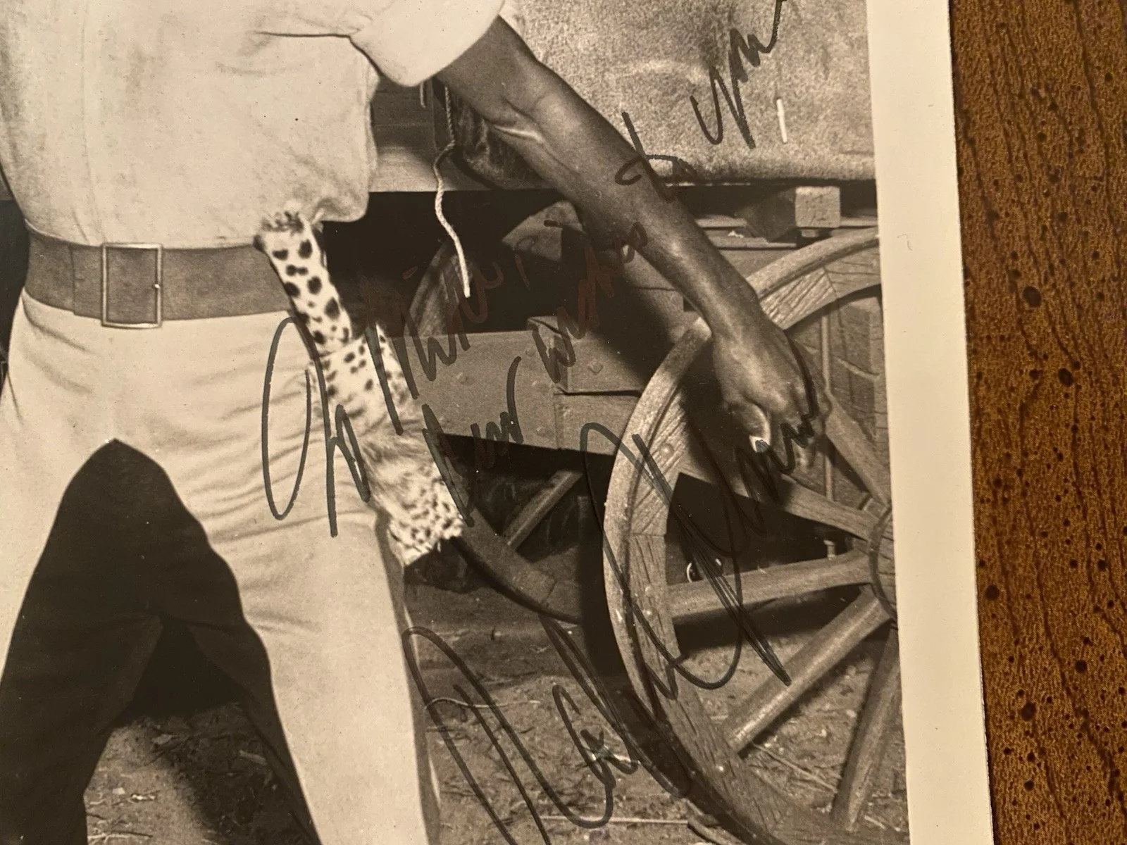 Rafer Johnson — Rafer Johnson Signed Autographed Vintage Photo With COA The Fiercest Heart RARE, изображение 2