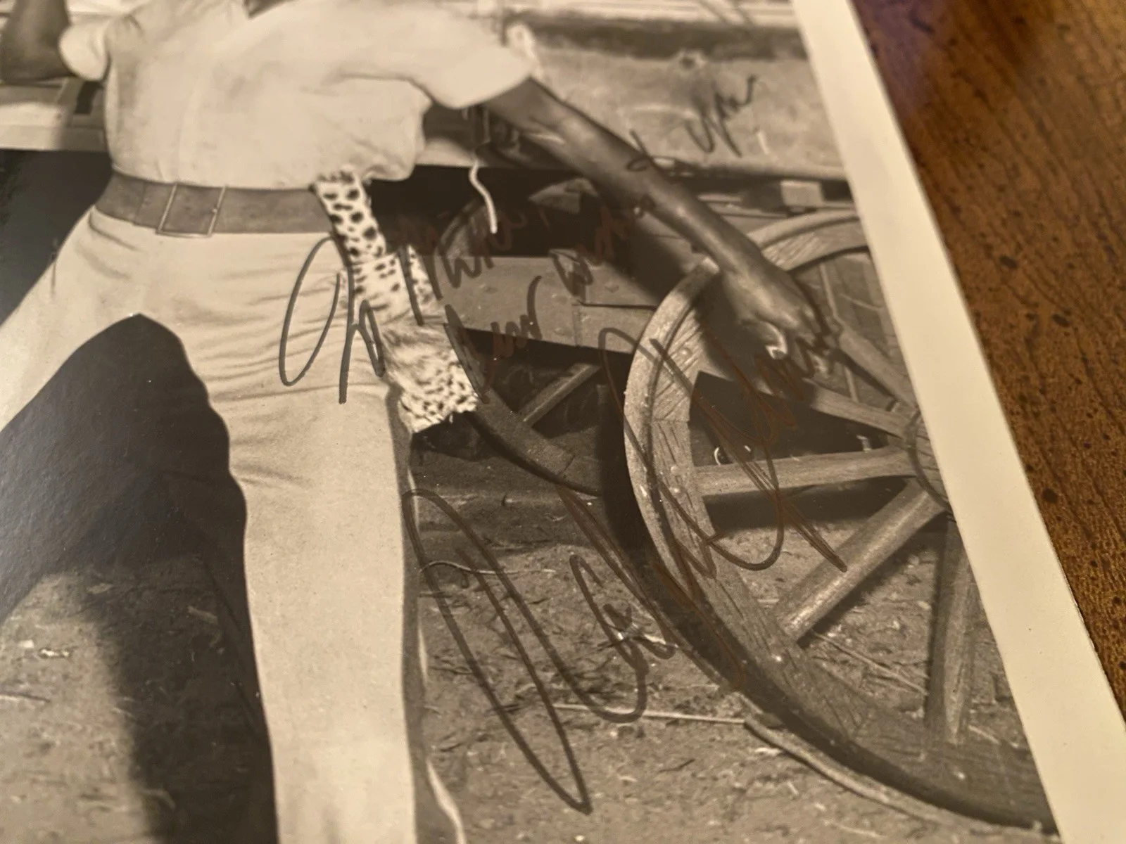 Rafer Johnson — Rafer Johnson Signed Autographed Vintage Photo With COA The Fiercest Heart RARE, изображение 3