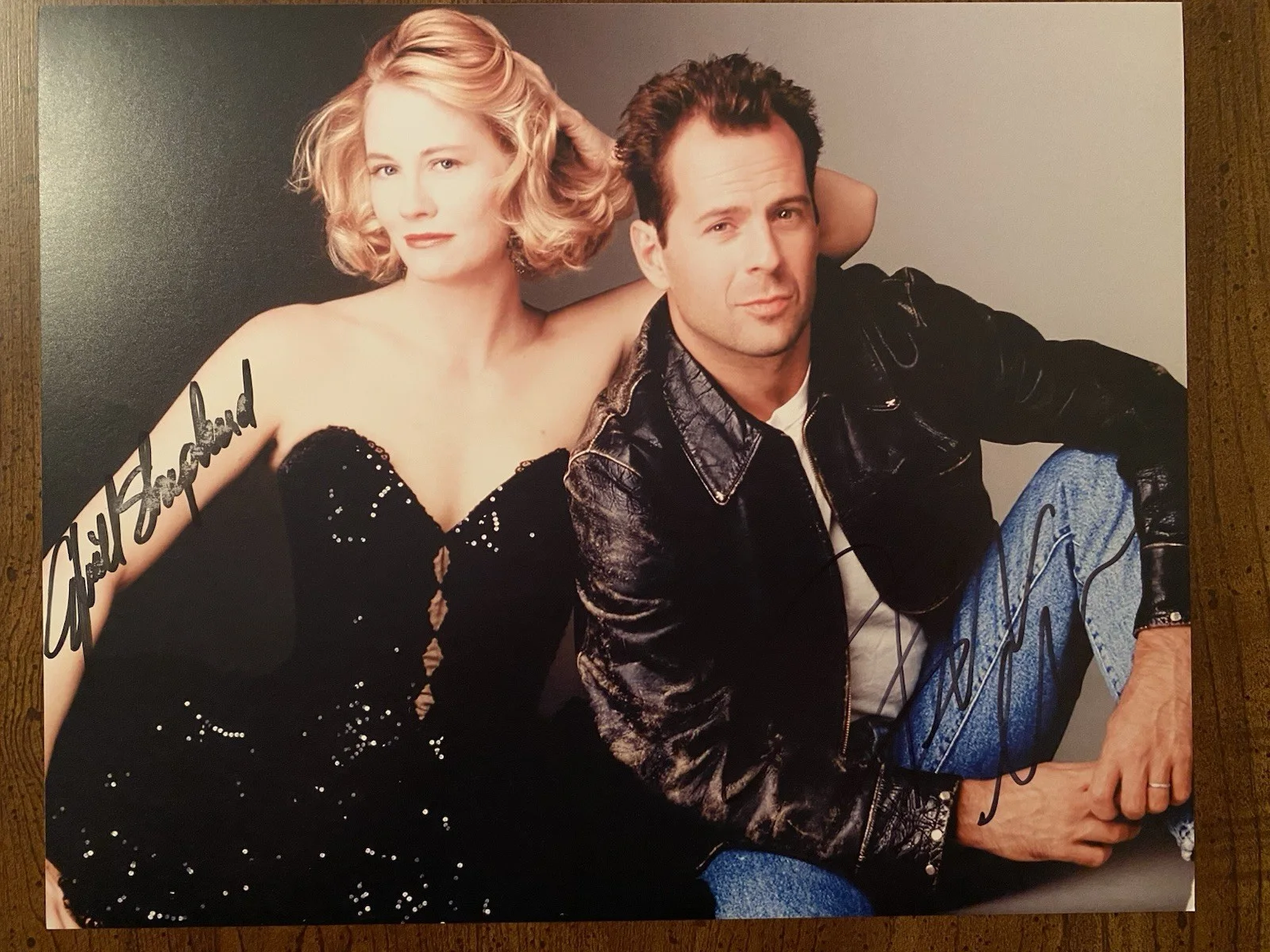 Bruce Willis, Cybill Shepherd — Bruce Willis Cybill Shepherd Signed Autographed Photo With COA Moonlighting Cast