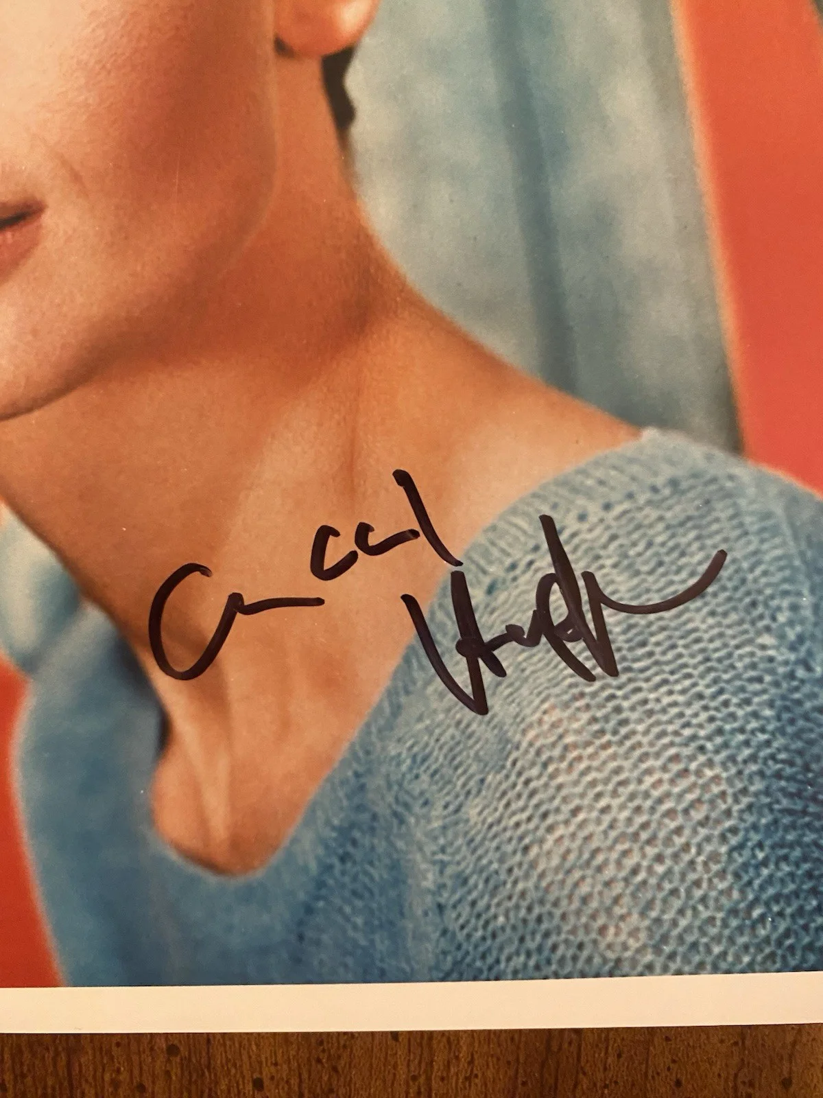 Audrey Hepburn — Audrey Hepburn Signed Autographed Photo With COA Charade Breakfast At Tiffany’s, изображение 2