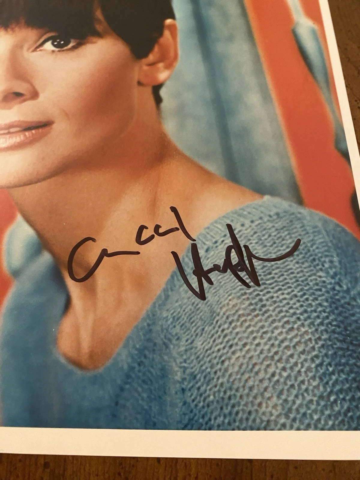 Audrey Hepburn — Audrey Hepburn Signed Autographed Photo With COA Charade Breakfast At Tiffany’s, изображение 3