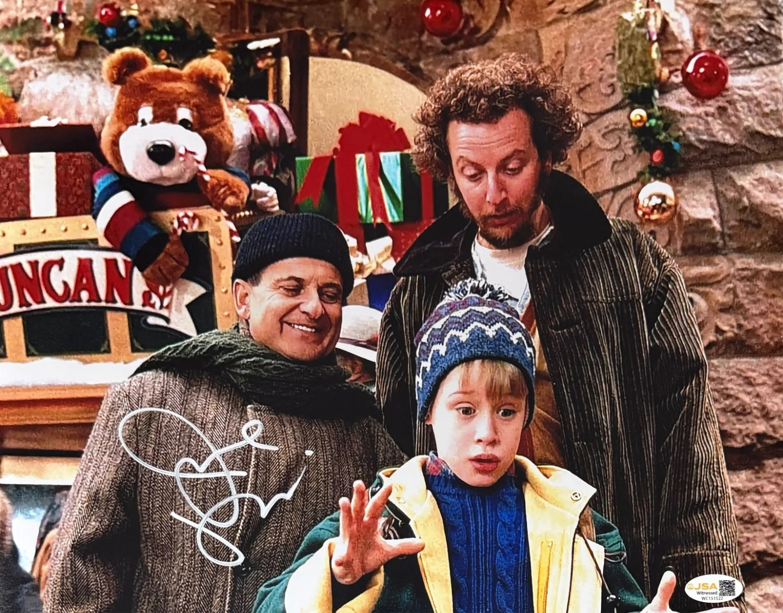 Joe Pesci — JOE PESCI AUTOGRAPHED 11x14 PHOTO JSA HOME ALONE