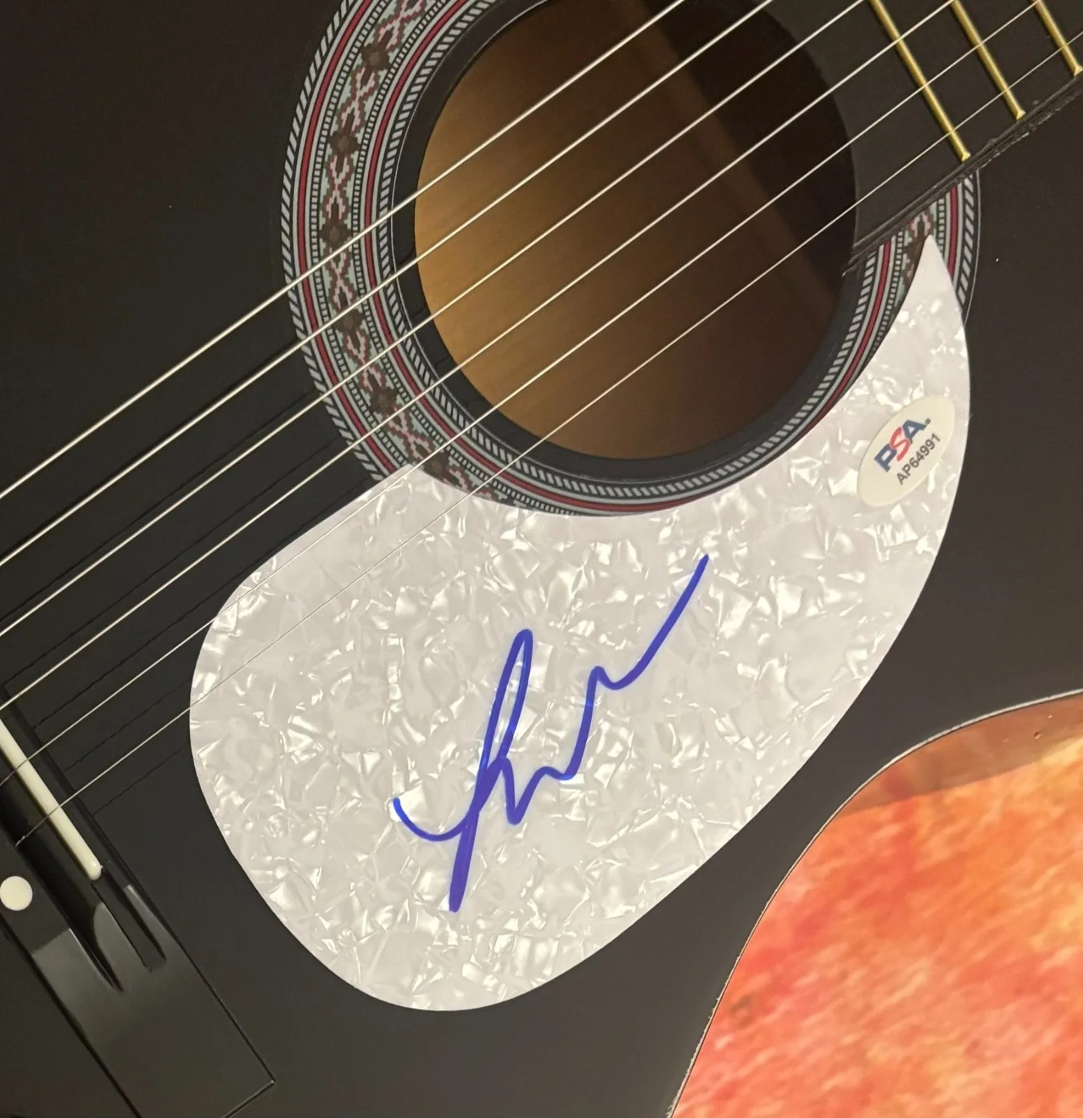 PSA 4 Non Blondes Star * LINDA PERRY * Signed Acoustic Guitar PROOF COA, изображение 3