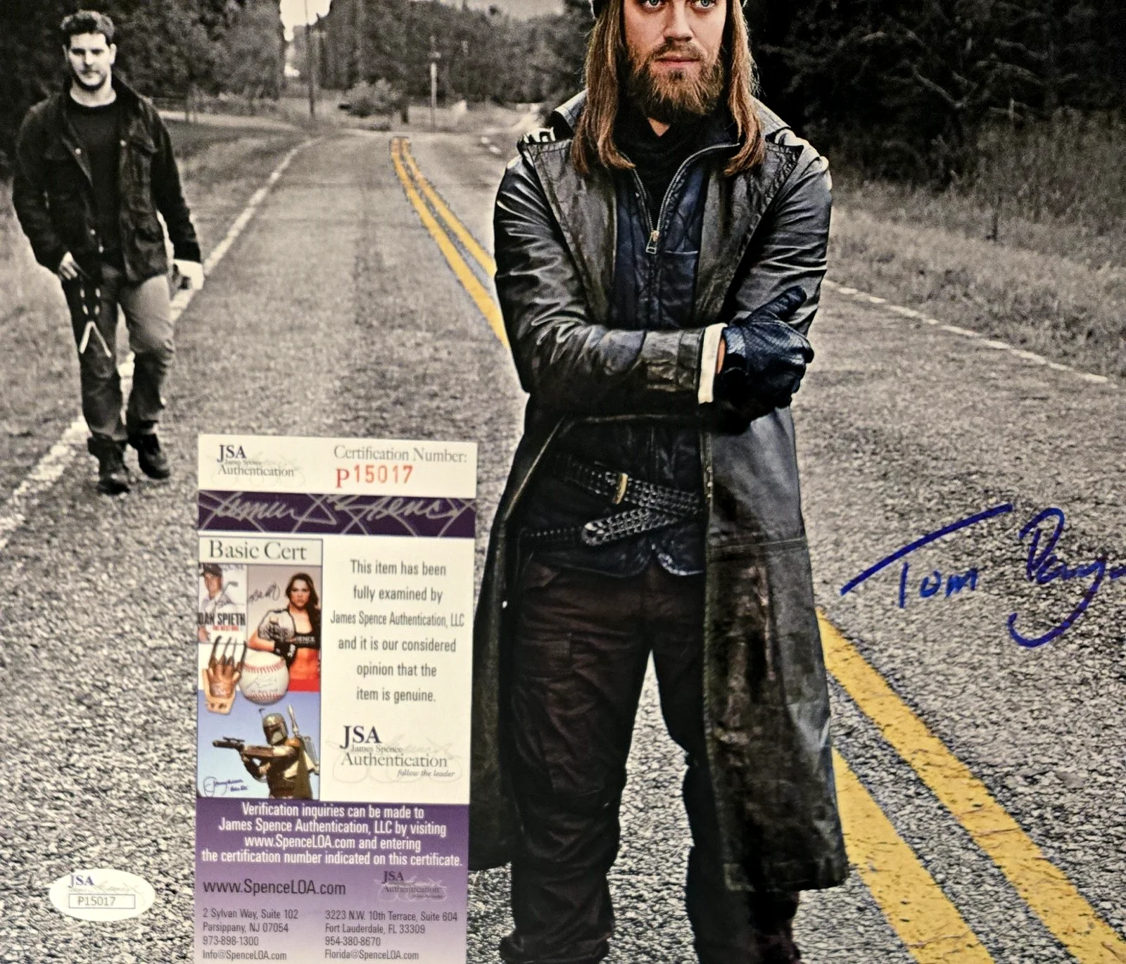 TOM PAYNE — Tom Payne Signed The Walking Dead Autograph Jesus Paul Monroe 11x14 JSA COA 017, изображение 2