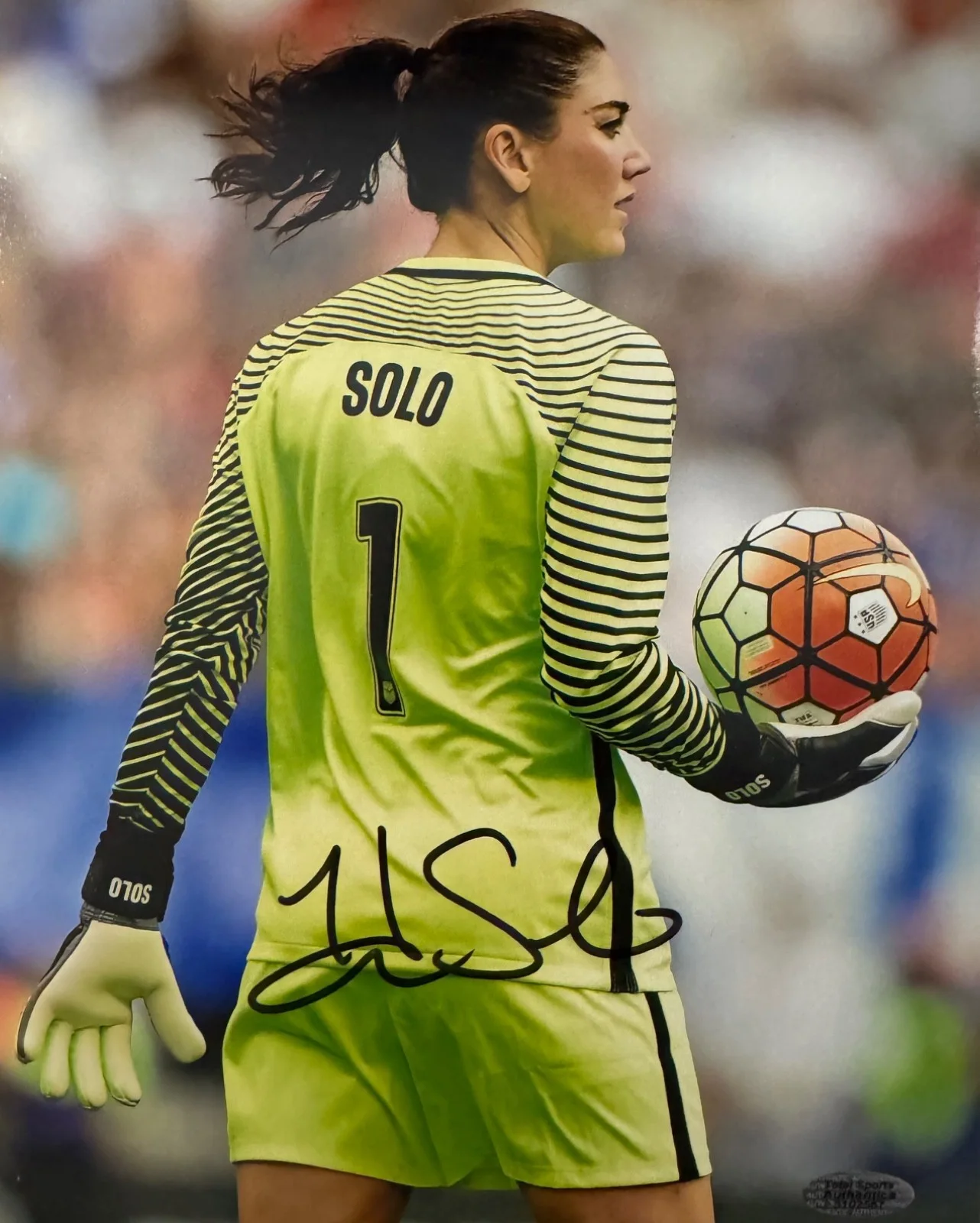 Hope Solo — Hope Solo Signed 8x10 Photo – Team USA Goalkeeper Action Shot COA