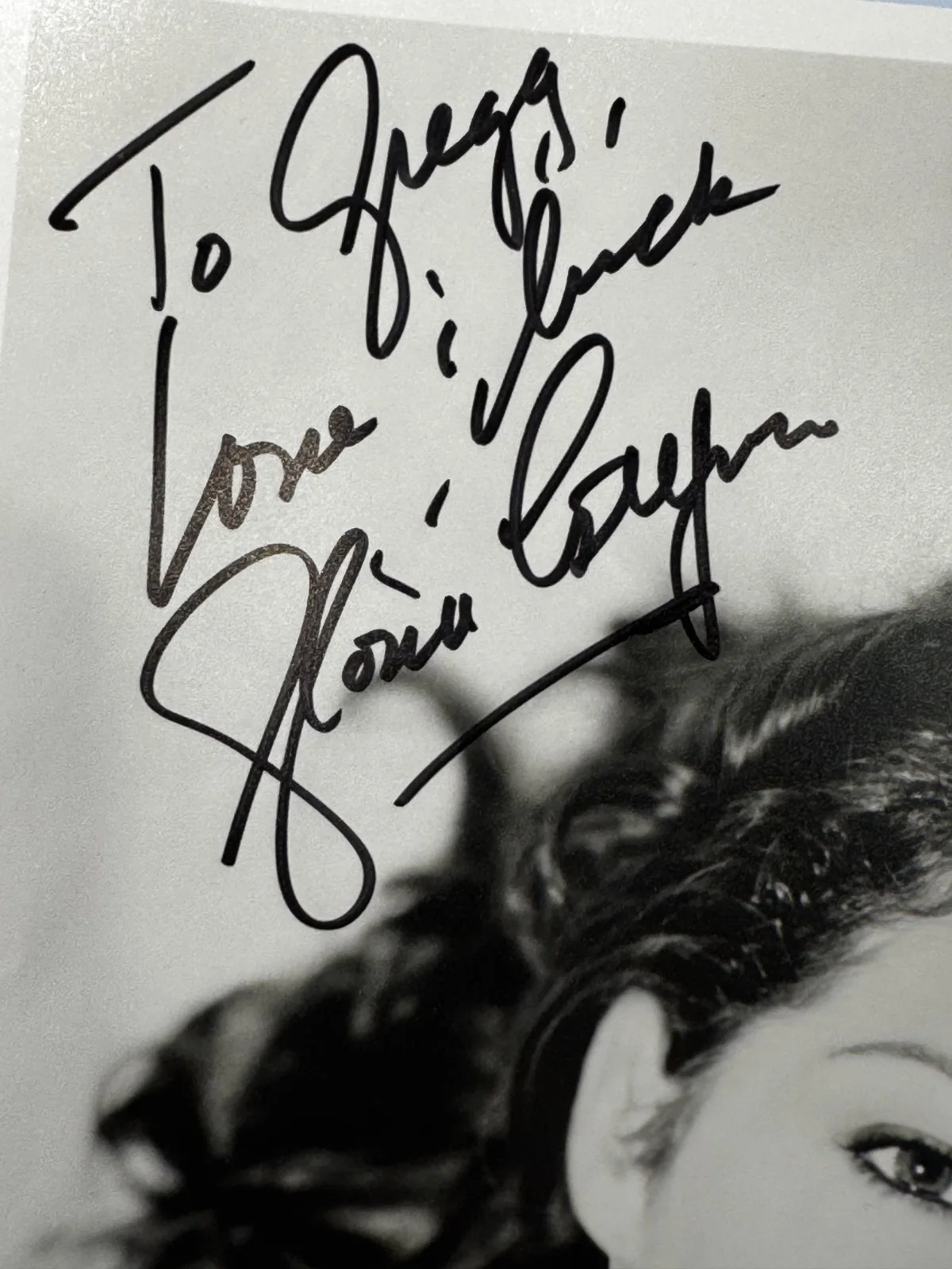 Gloria Estefan — Gloria Estefan Signed Auto 8x10 Photo Inscribed "Love & Luck" Beckett COA, изображение 2
