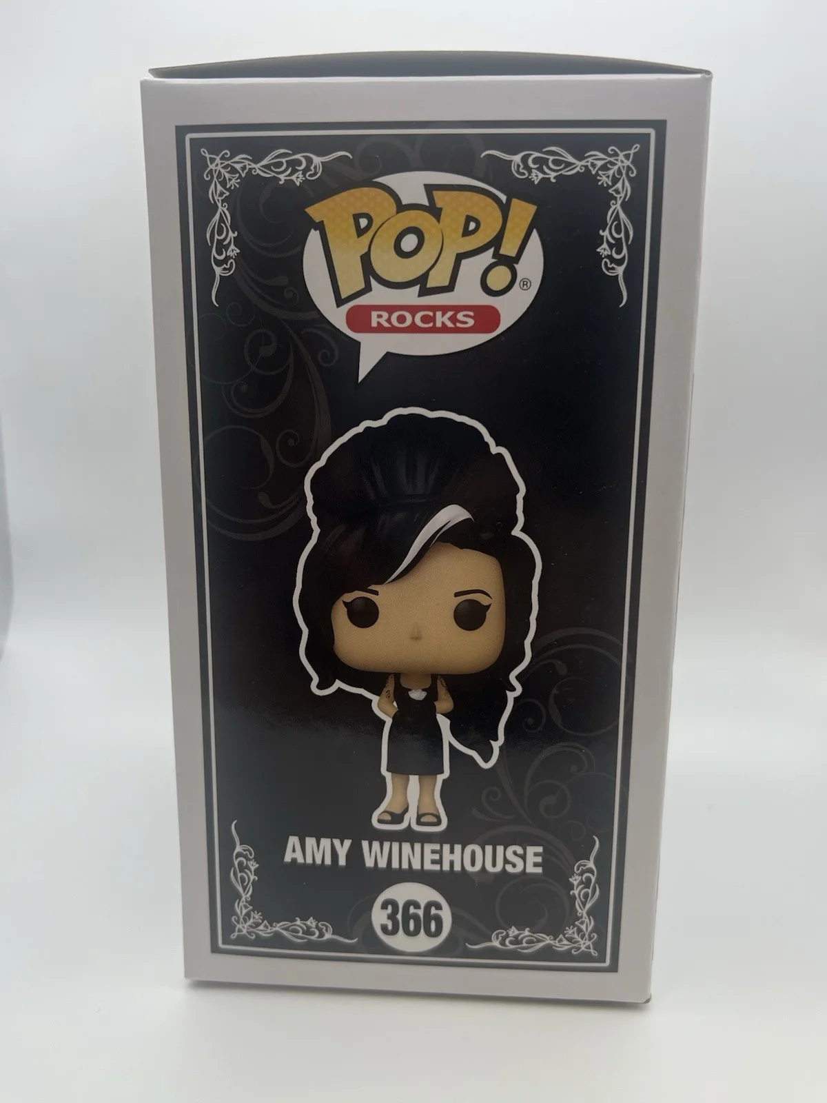 Marisa Abela Signed Autographed Amy Winehouse Funko Pop #366 w/JSA COA, изображение 5