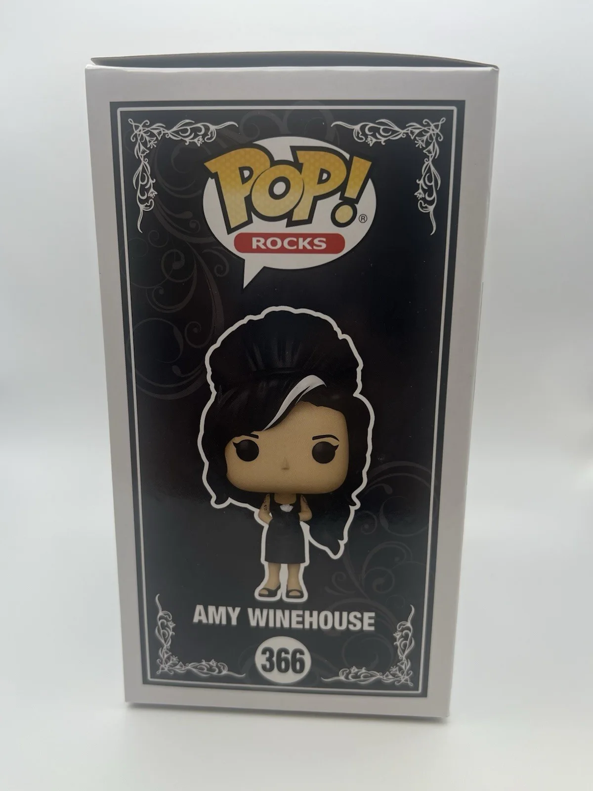Marisa Abela Signed Autographed Amy Winehouse Funko Pop #366 w/JSA COA, изображение 5