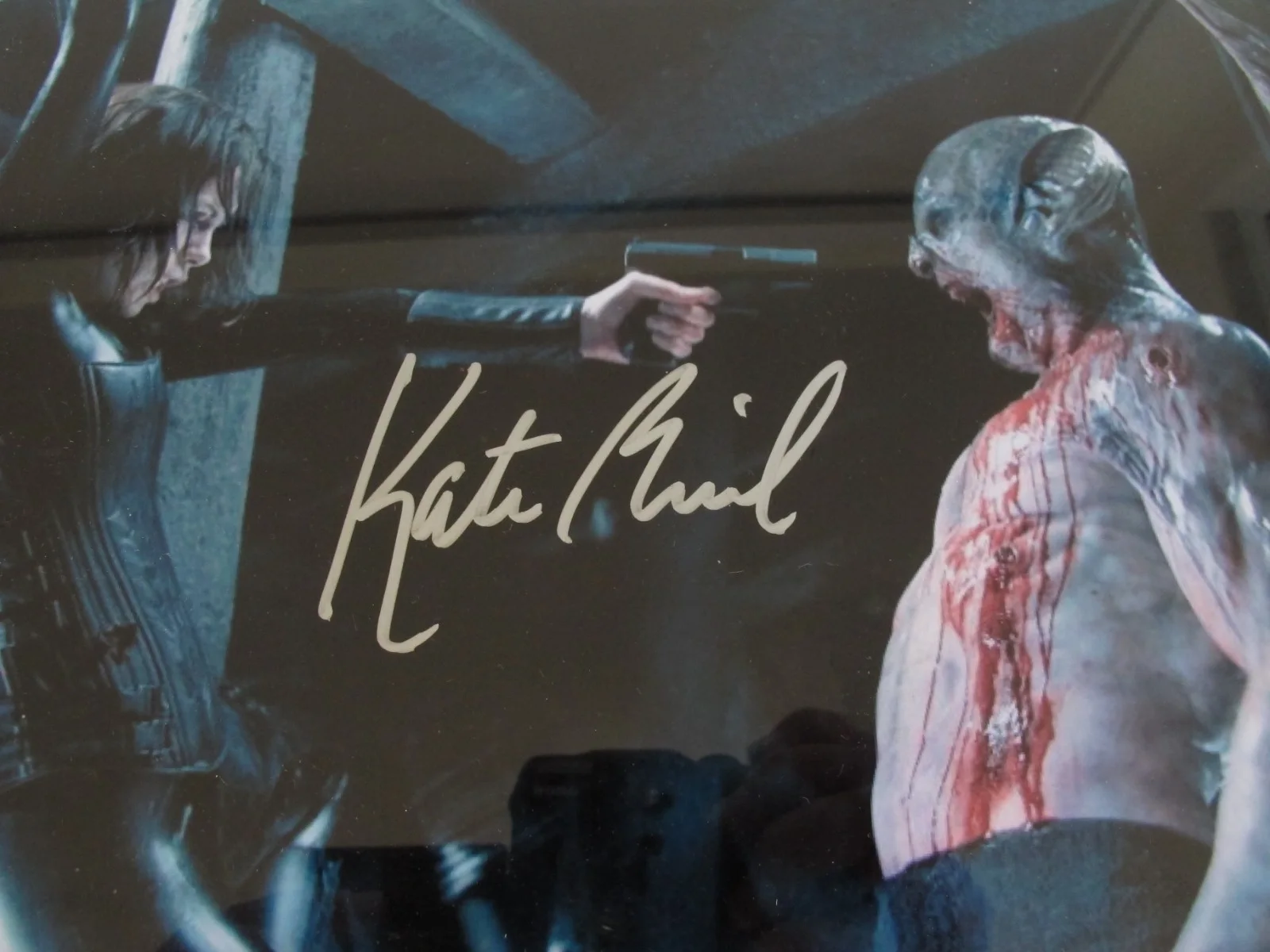 Kate Beckinsale — Kate Beckinsale ~ Hand SIGNED "Underworld Evolution" 8x10 Photo in Frame, image 2