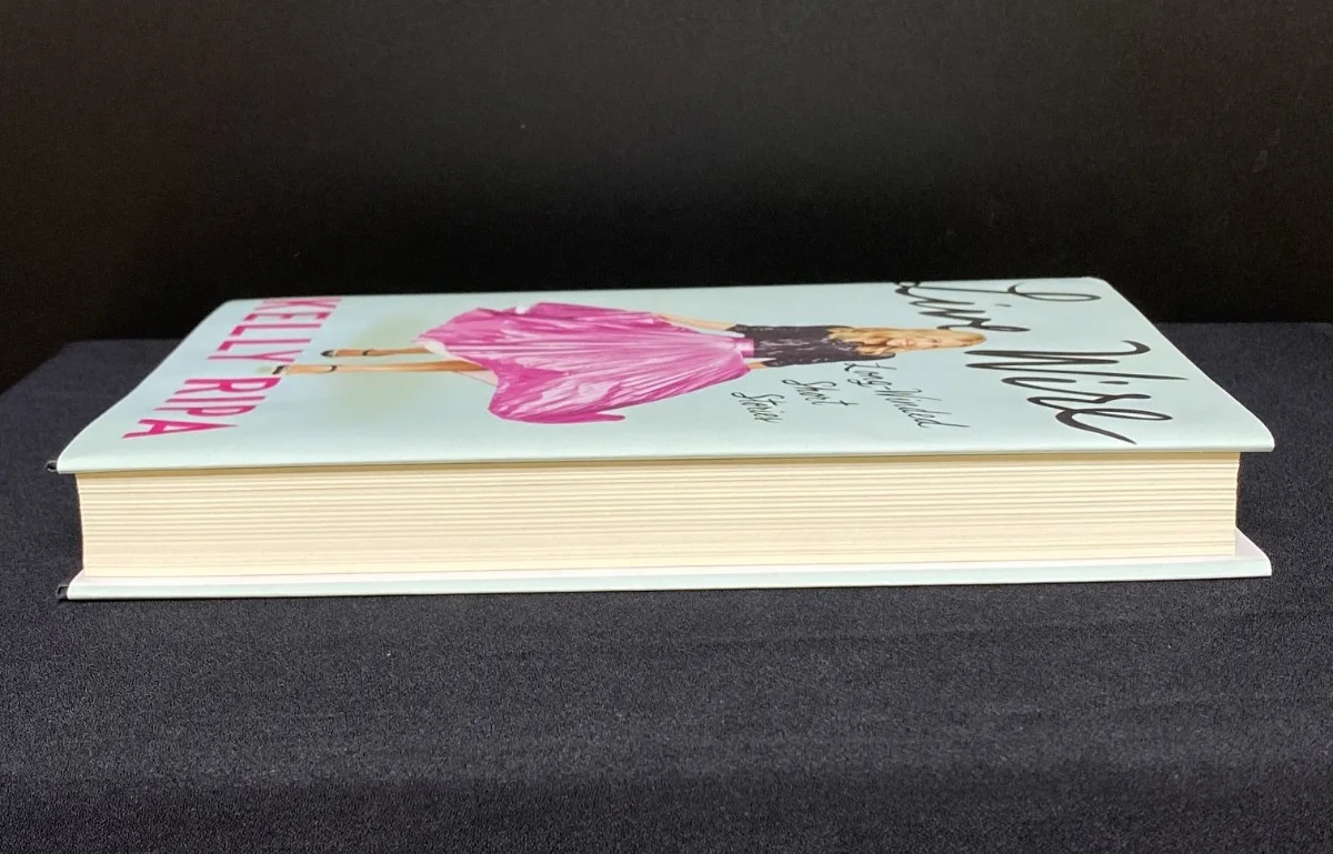 Kelly Ripa — Kelly Ripa Signed Live Wire 2022 Book Autographed 1st Edition HarperCollins Book, image 4