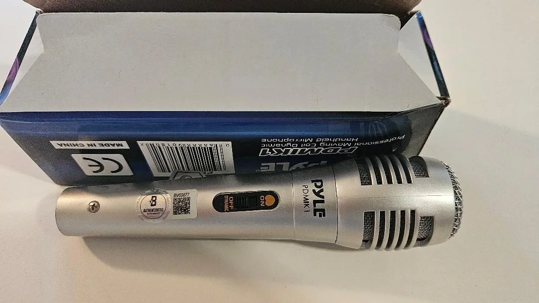 Kevin James — KEVIN JAMES SIGNED MICROPHONE MIC RARE KING OF QUEENS AUTO BECKETT BAS BV03877, image 2