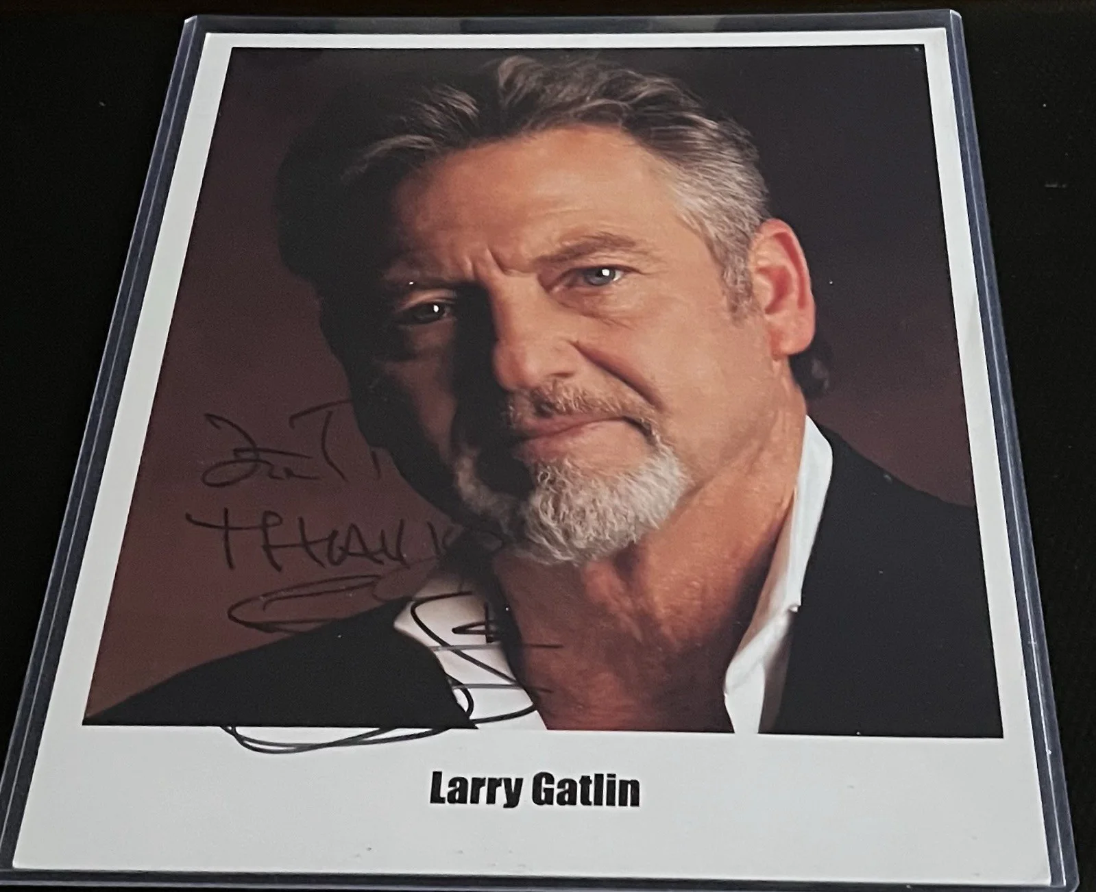 Larry Gatlin Lot of 2 Signed 8x10 Photographs Photo w/ COA, 2 Top Loaders, изображение 4