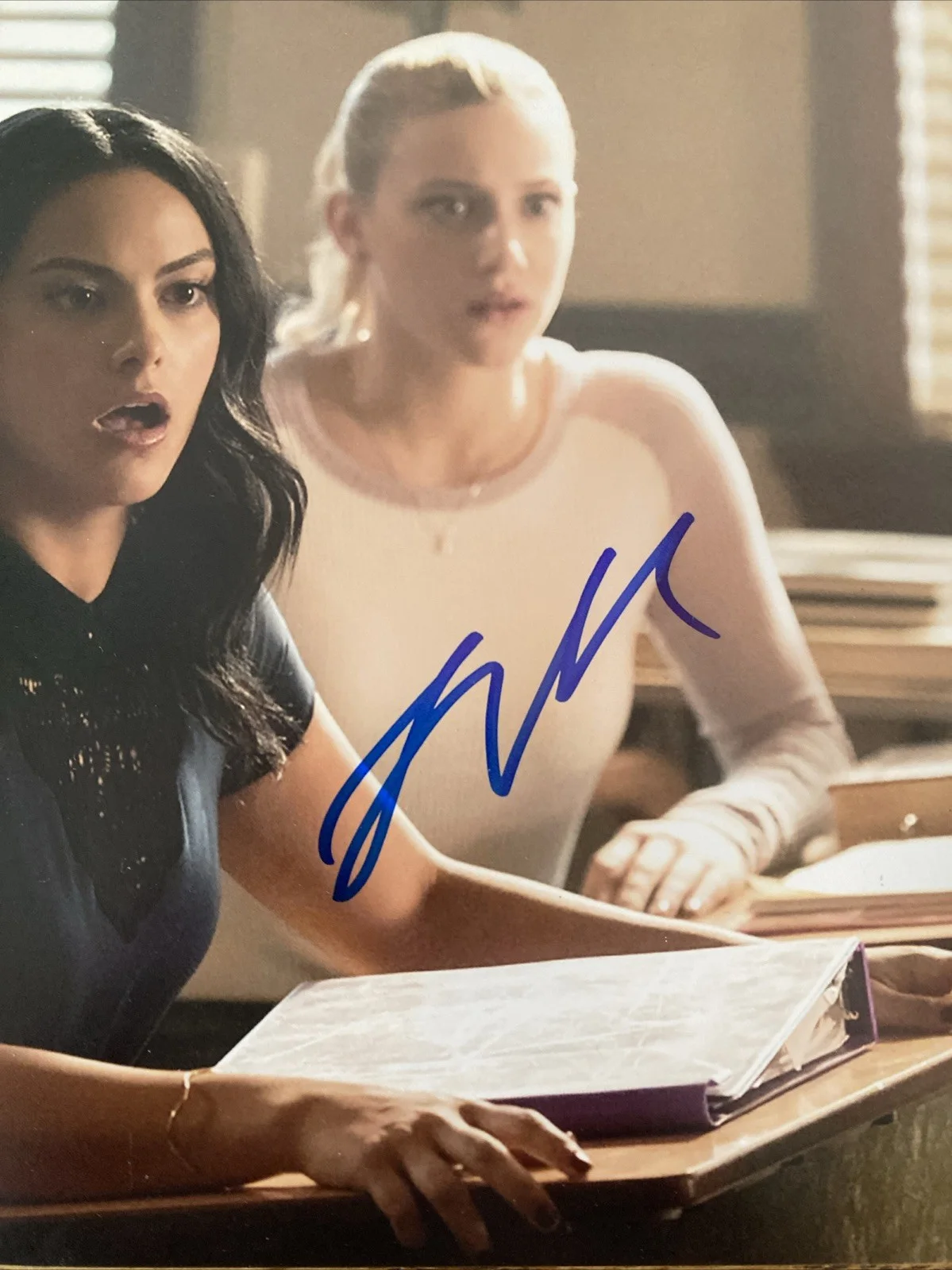 Lili Reinhart & Camila Mendes Autographed 8x10 Photo Riverdale Betty Veronica, изображение 3