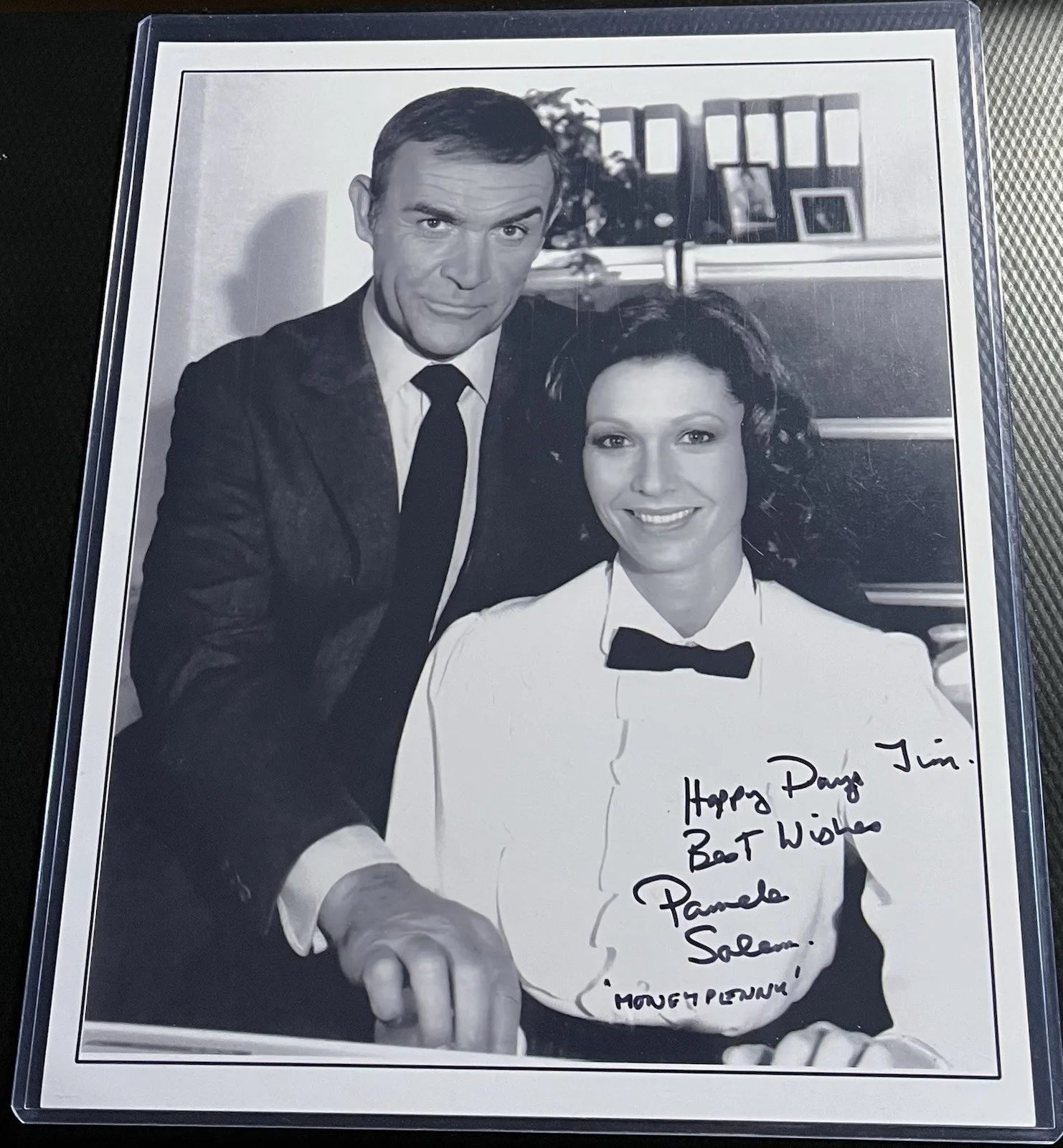 Pamela Salem — James Bond Signed 8x10 Photo Pamela Salem aka Moneypenny w/ COA & Top Loader, изображение 2