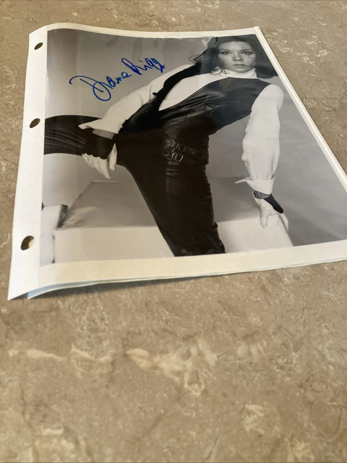 Diana Rigg Signed 8x10 Photo – Emma Peel Avengers – LOA – Bold Autograph, image 2