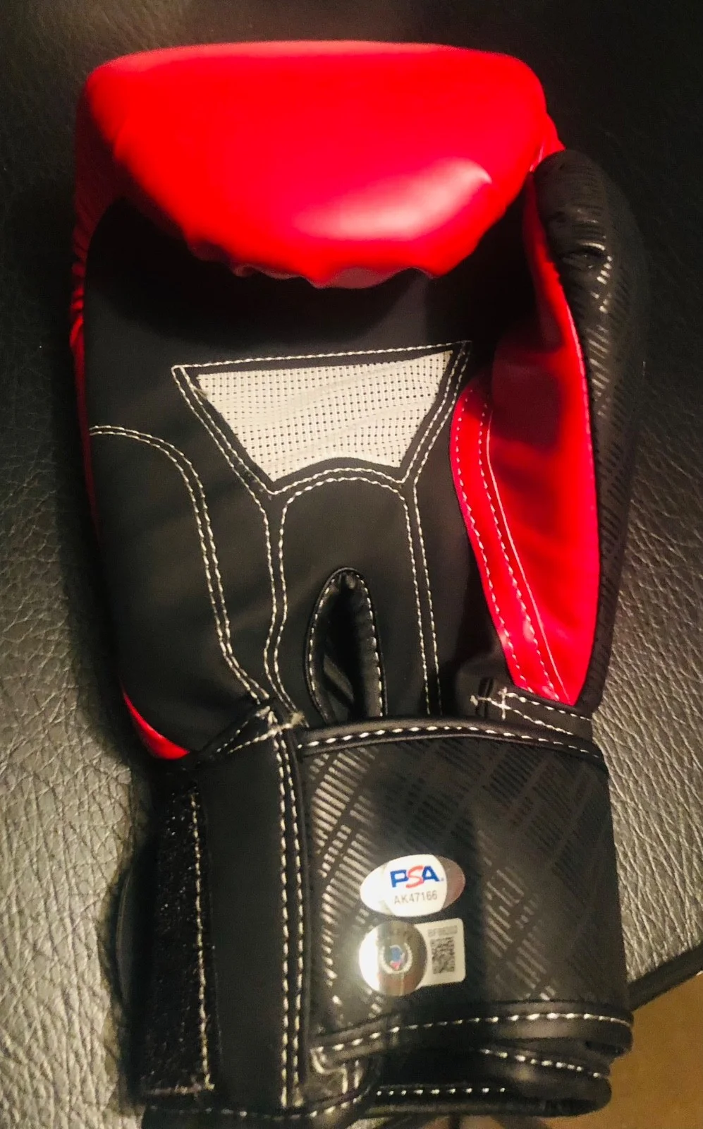 Logan Paul — Logan Paul WWE Youtube Signed Autographed Boxing Glove PSA Beckett Mayweather C, image 3