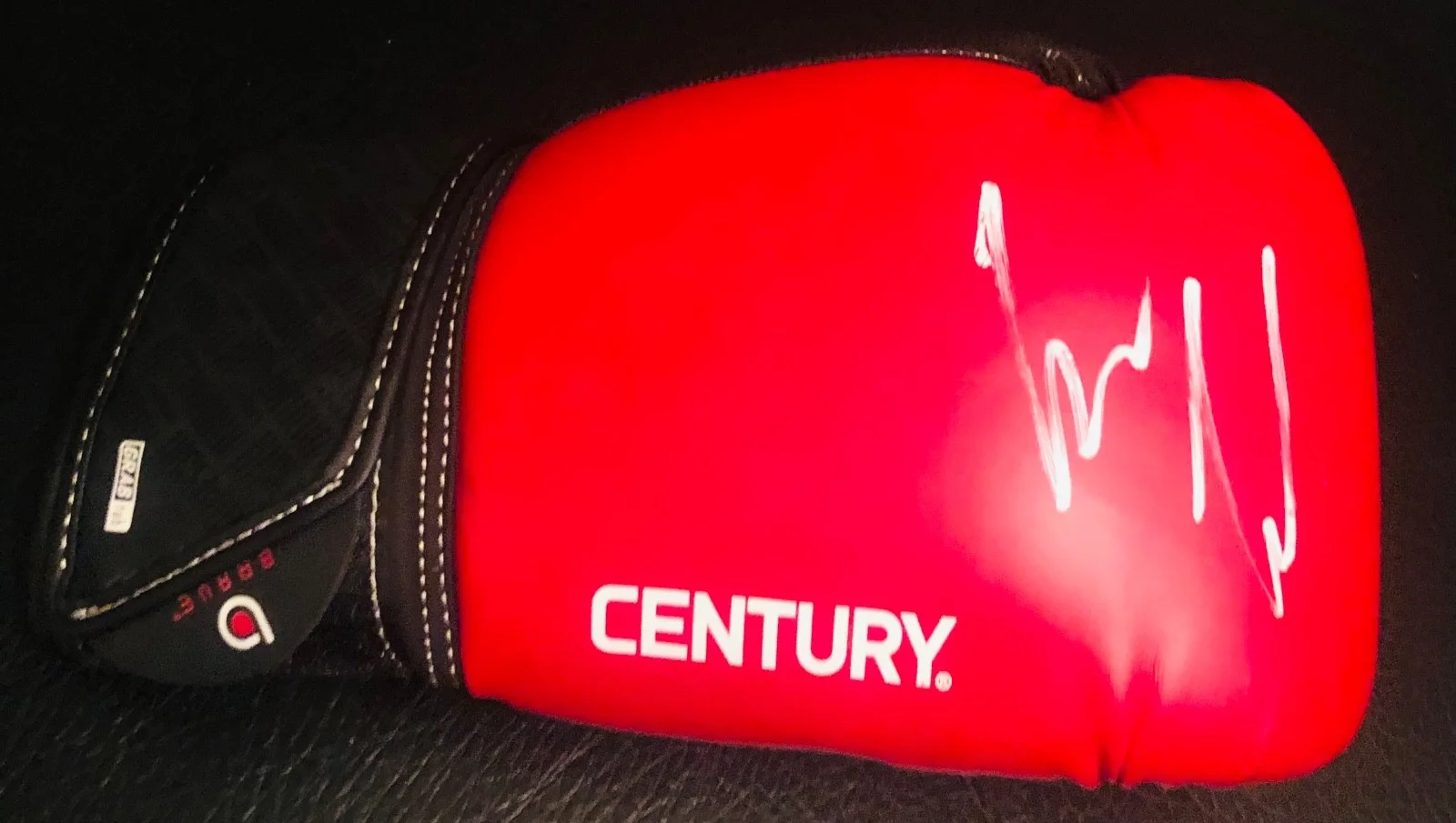 Logan Paul — Logan Paul WWE Youtube Signed Autographed Boxing Glove PSA Beckett Mayweather B, image 3