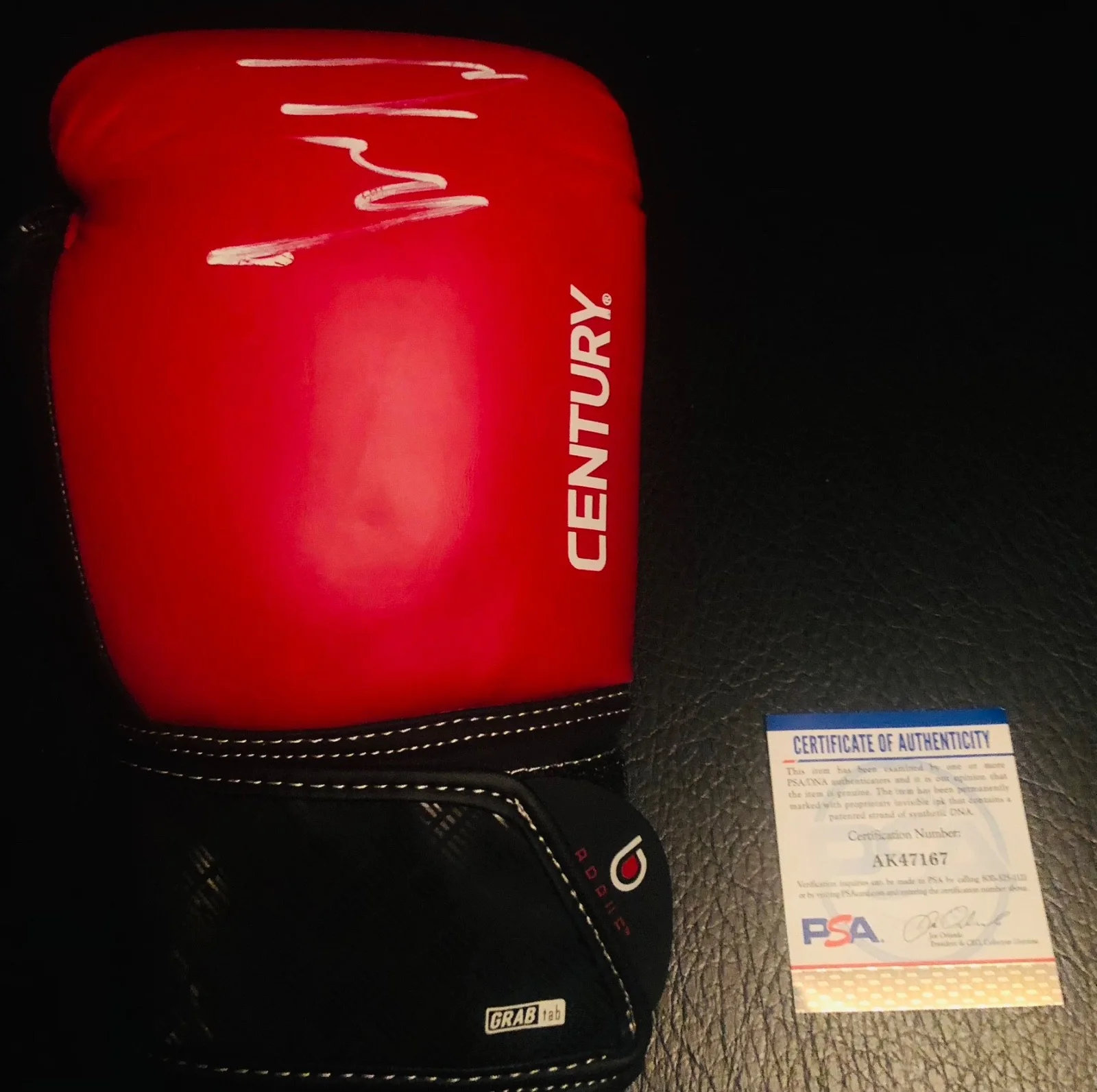 Logan Paul — Logan Paul WWE Youtube Signed Autographed Boxing Glove PSA Beckett Mayweather B, image 4