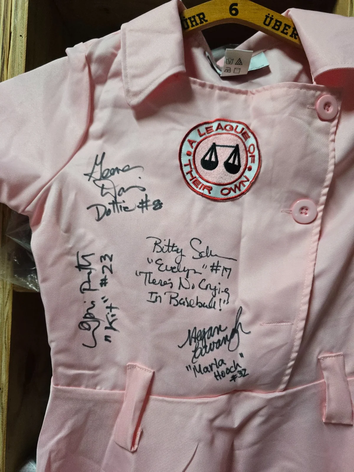 Geena Davis Lori Petty Schram Cavanagh — League of Their Own Signed Uniform Geena Davis Lori Petty Schram Cavanagh JSA, изображение 2