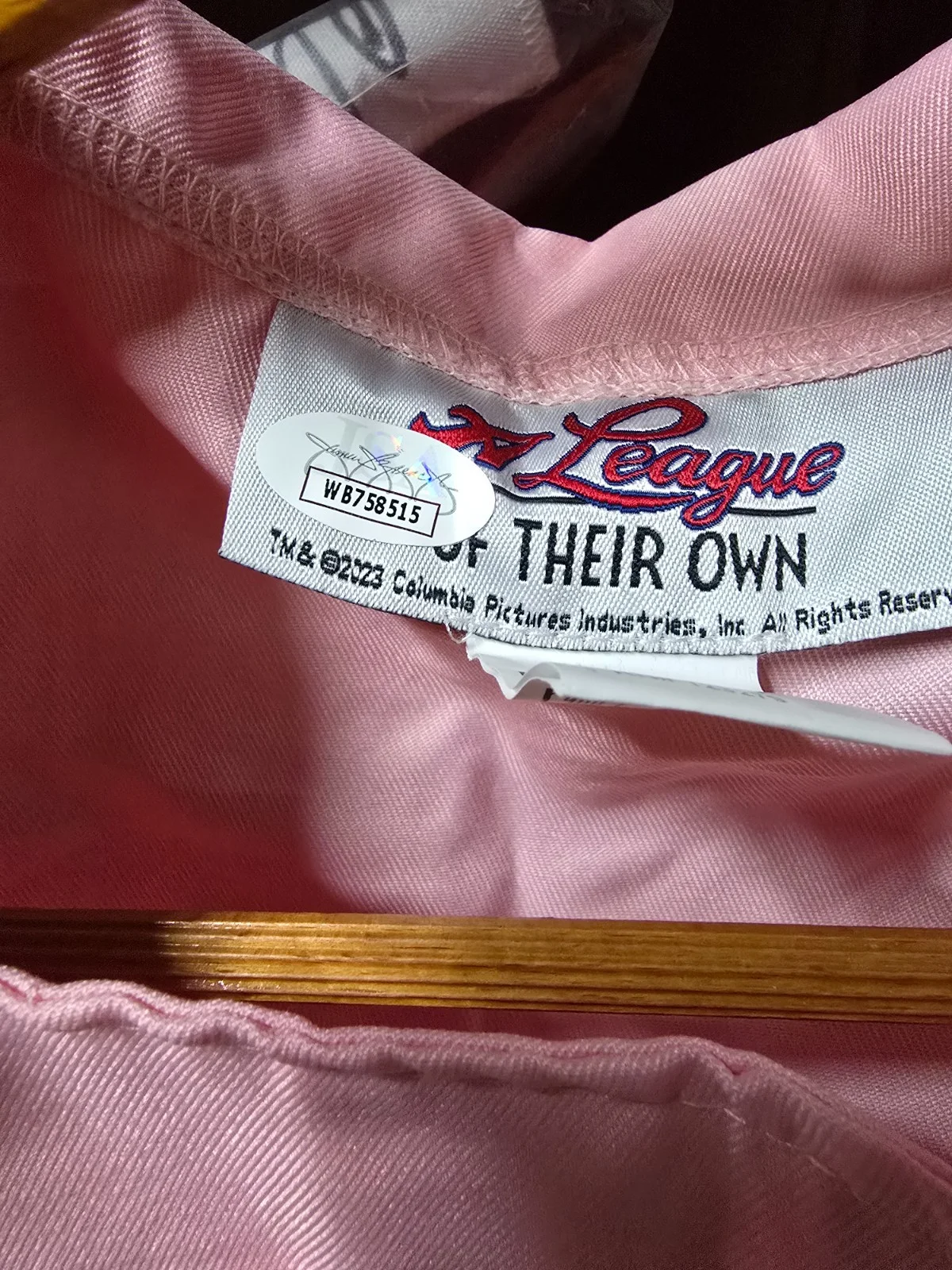 Geena Davis Lori Petty Schram Cavanagh — League of Their Own Signed Uniform Geena Davis Lori Petty Schram Cavanagh JSA, изображение 3