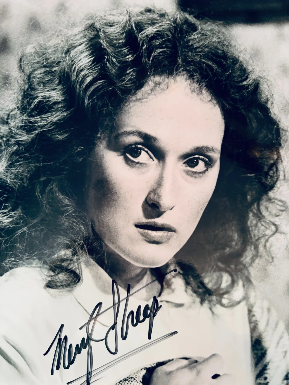 Meryl Streep — Meryl Streep Signed•Very Young• 8x10 Beautiful•Autographed Photograph w/COA