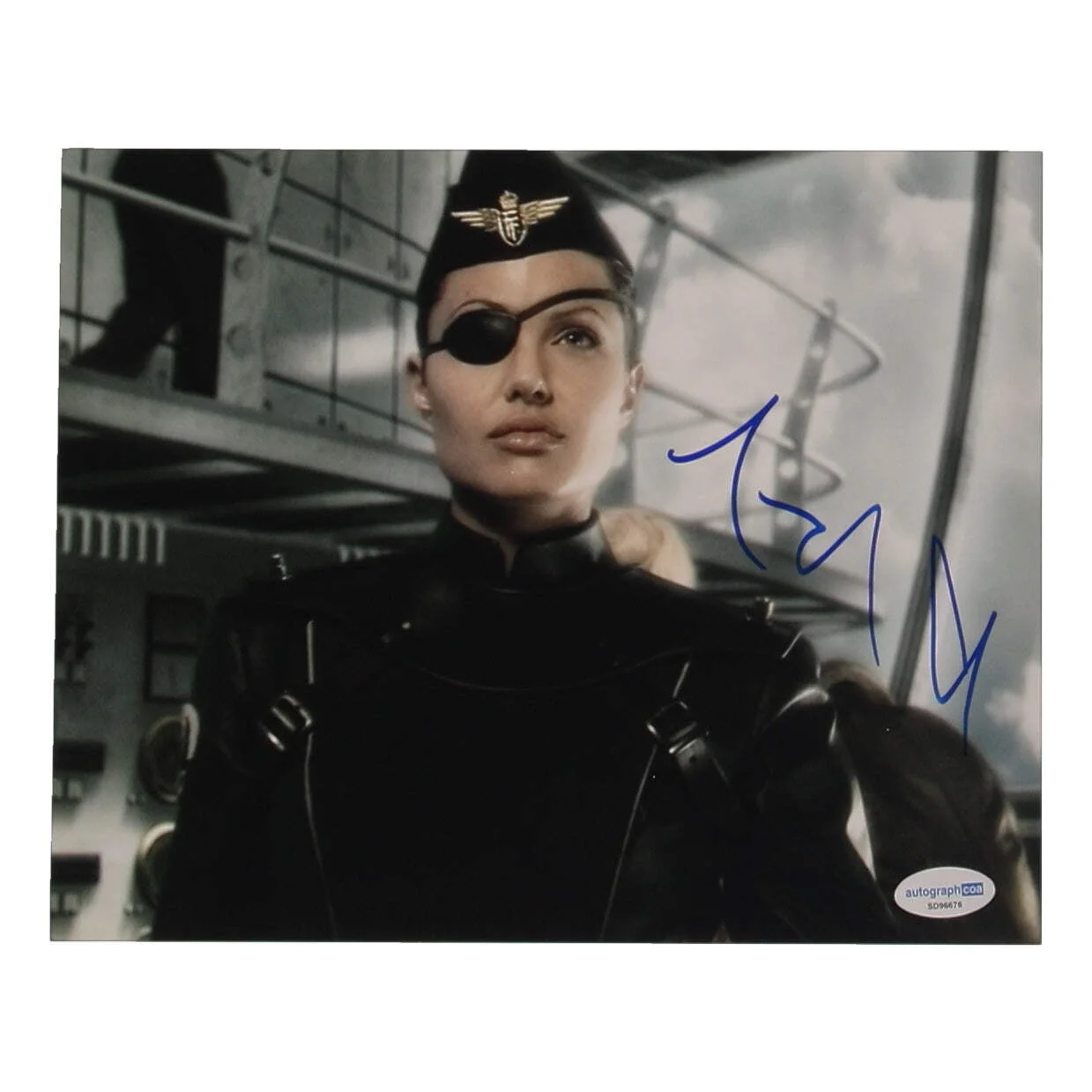 Angelina Jolie — Angelina Jolie Signed (ACOA) "Sky Captain and the World of Tomorrow" 8x10 Photo