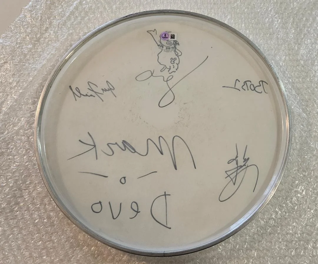 Mark Mothersbaugh, Bob 1, Jerry Casale, Josh Hager, Jeff Friedl — DEVO SIGNED DRUM HEAD GERALD BOB MARK MOTHERSBAUGH 5 AUTOS BECKETT LOA BV03887, image 2
