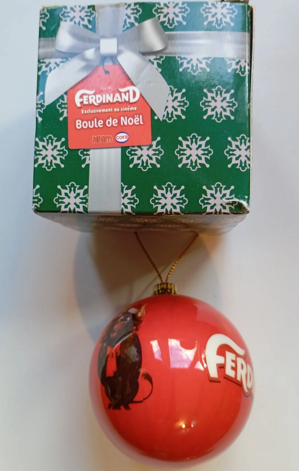FERDINAND THE BULL FROM THE MOVIE 2 CHRISTMAS BAUBLES AND 3 SETS OF 6 GIFT TAGS, изображение 4