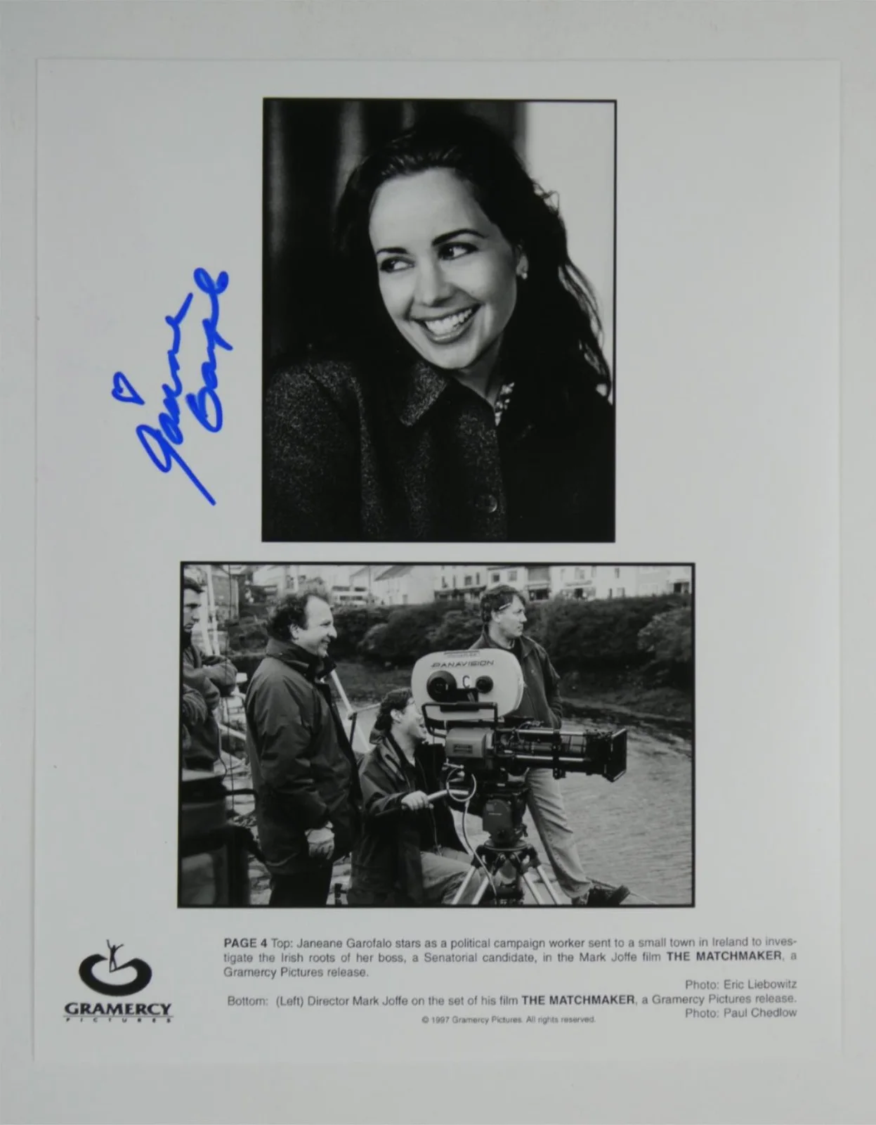 Janeane Garofalo — Janeane Garofalo Signed B&W 8x10 Promo Photo The Matchmaker Autographed