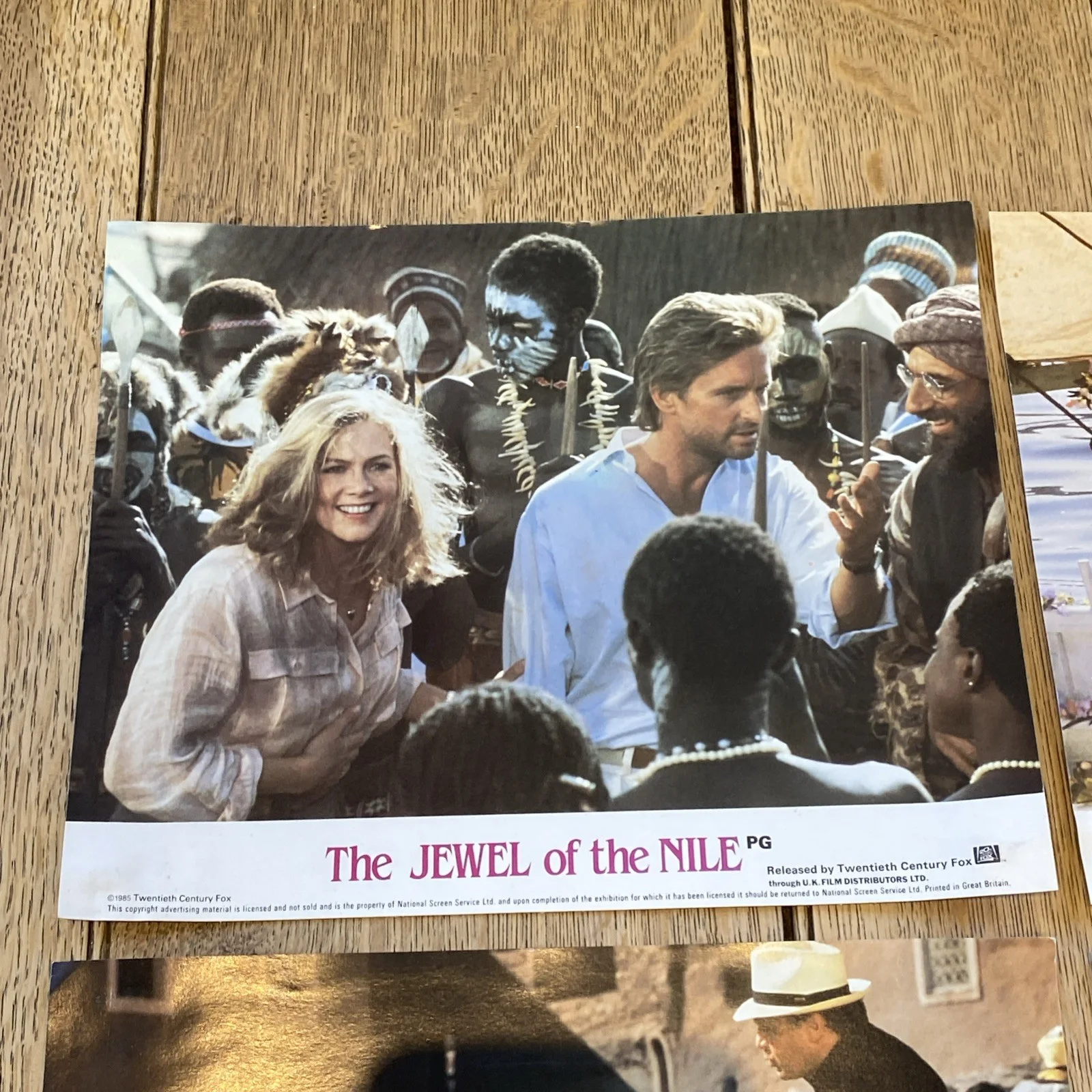 Original Jewel of the Nile Douglas Devito Cinema Movie Film Lobby Cards 10" x 8", изображение 2