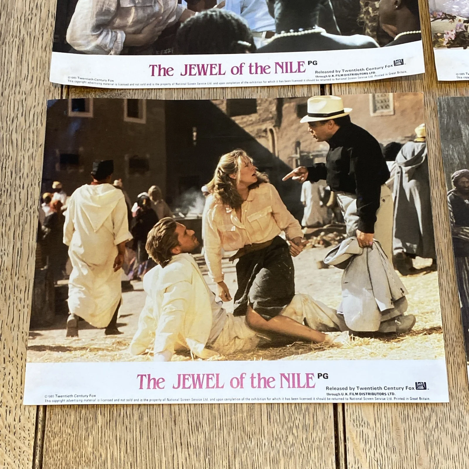 Original Jewel of the Nile Douglas Devito Cinema Movie Film Lobby Cards 10" x 8", изображение 5