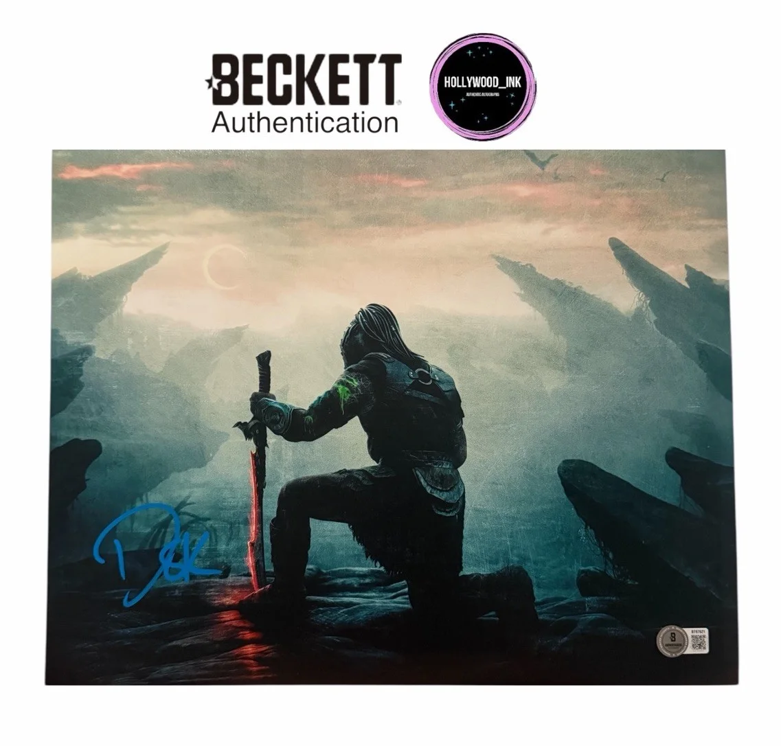 Dimitrius Koloamatangi — DIMITRIUS KOLOAMATANGI SIGNED 11x14 PREDATORS BADLANDS BECKETT (A) +EXACT PROOF