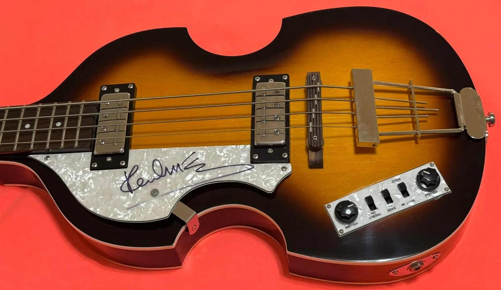 PAUL McCARTNEY autographed signed left handed Hofner bass guitar Beckett BEATLES, изображение 2