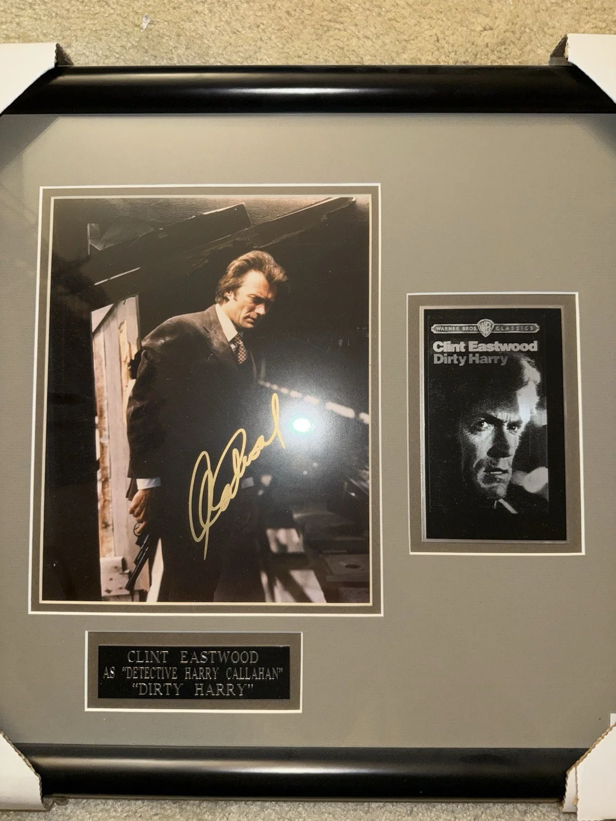 Clint Eastwood Signed Photo Dirty Harry Callahan Autographed 18x18 Display, изображение 2
