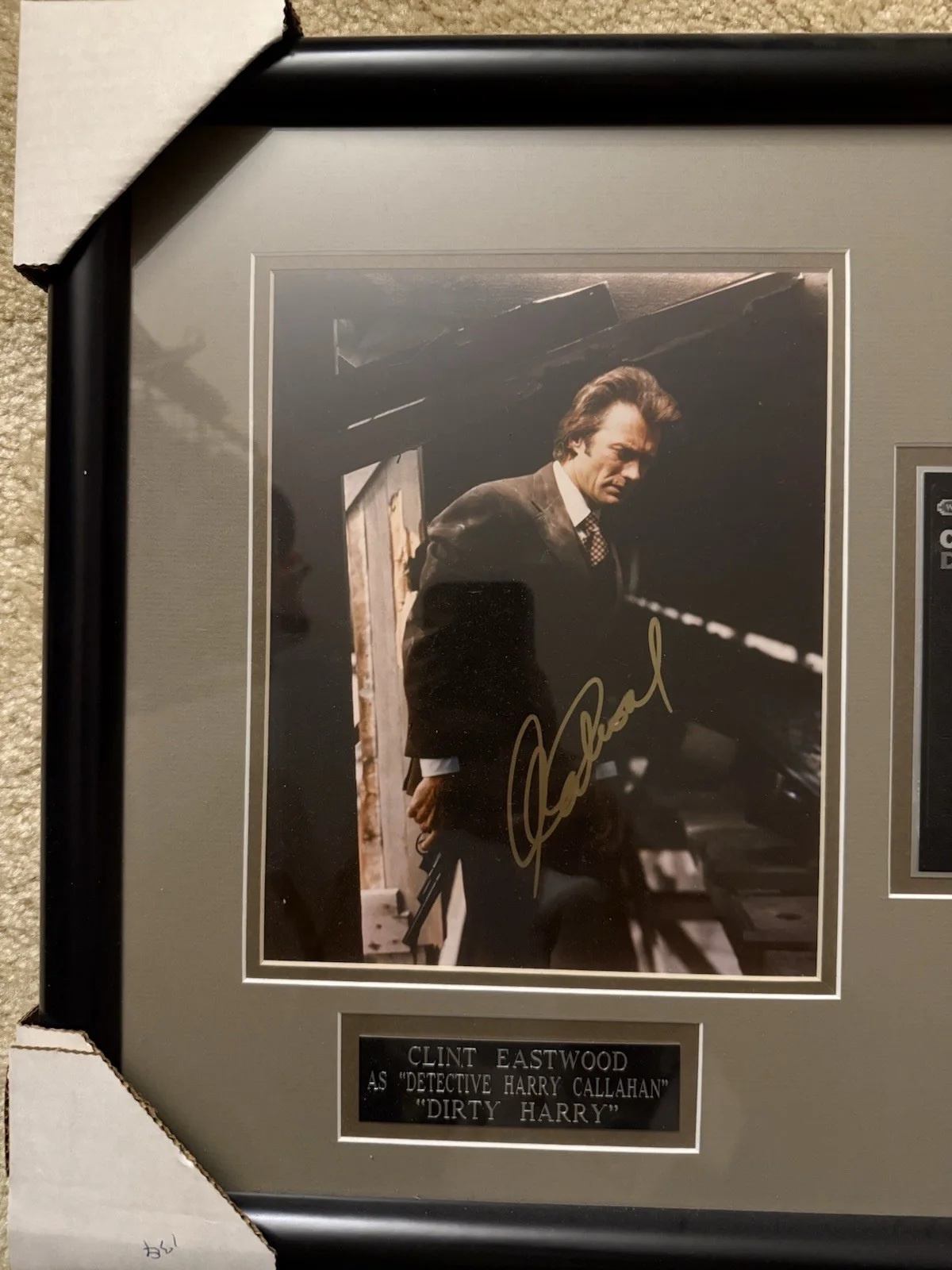 Clint Eastwood Signed Photo Dirty Harry Callahan Autographed 18x18 Display, изображение 3