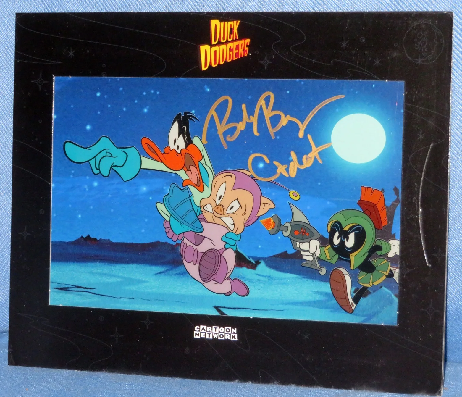 Bob Bergen — SIGNED "Duck Dodgers" CyberCene CEL - BOB BERGEN Cadet in "DUCK DODGERS" 2003, изображение 3